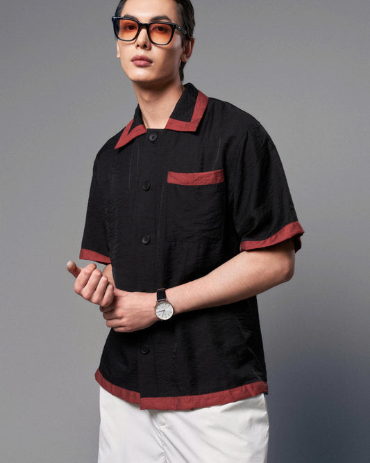 Áo sơ mi tay ngắn đen viền đỏ