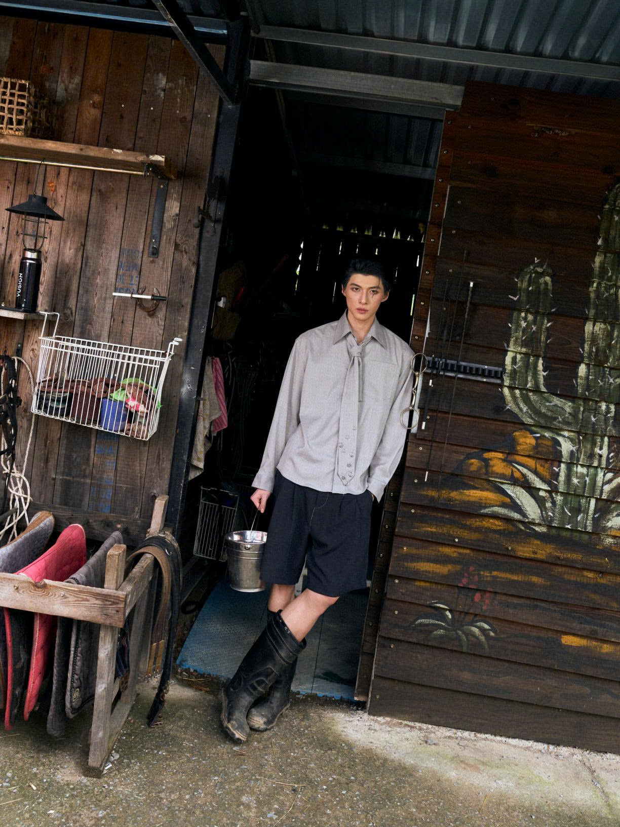 Áo sơ mi tay dài xám phối cà vạt