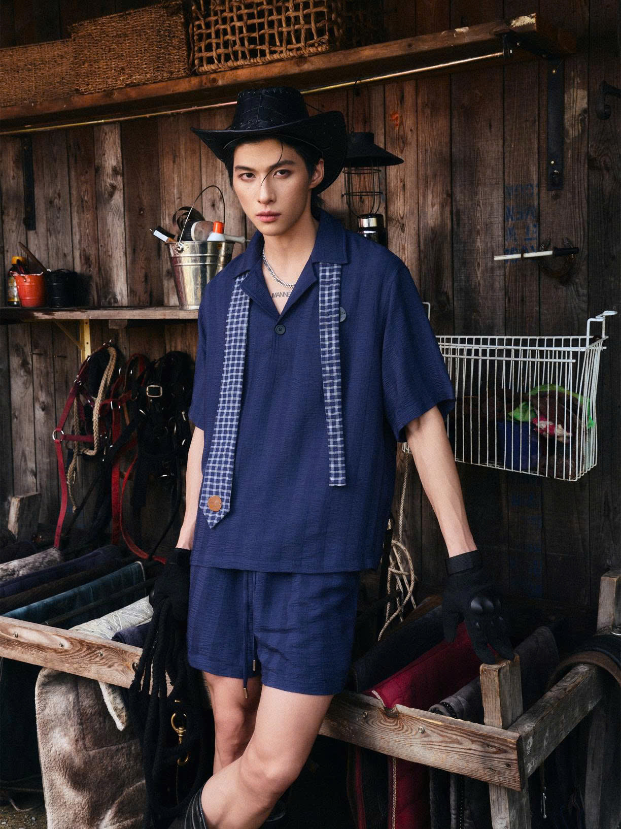 Áo kiểu tay ngắn xanh navy cổ V polo