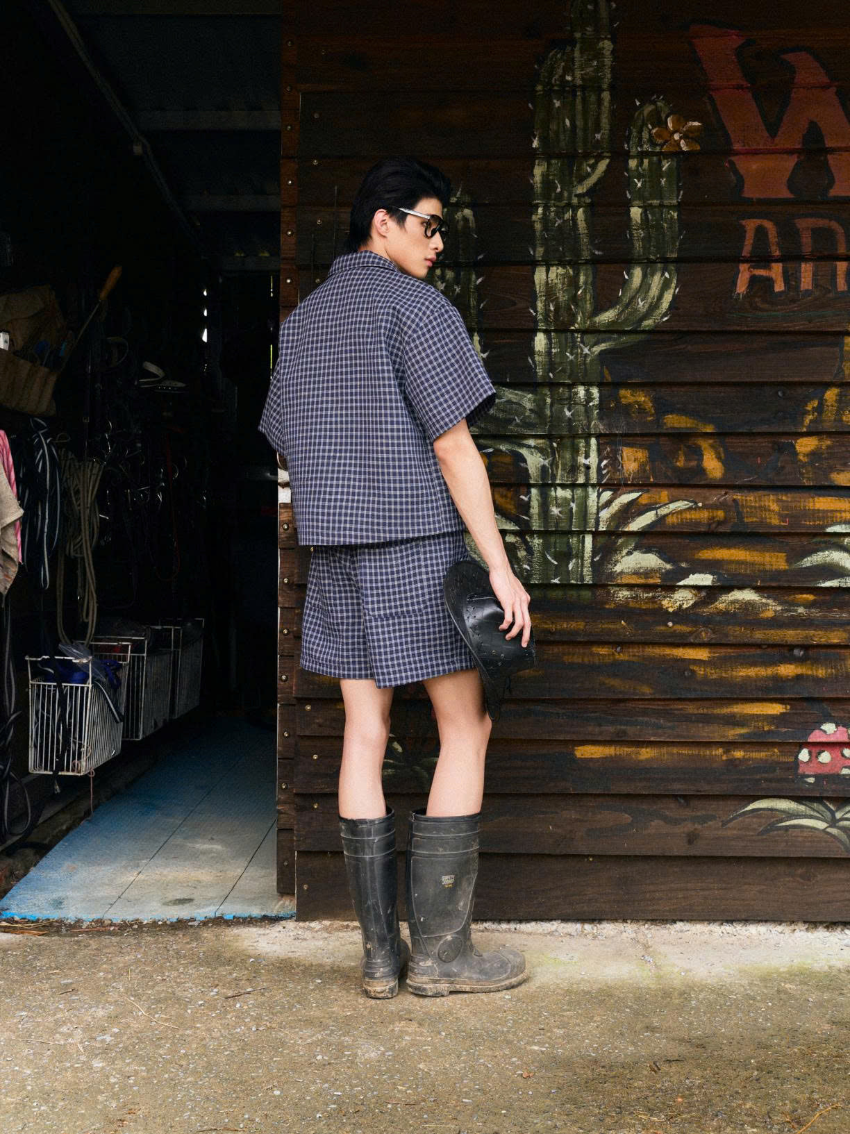 Quần shorts caro xanh