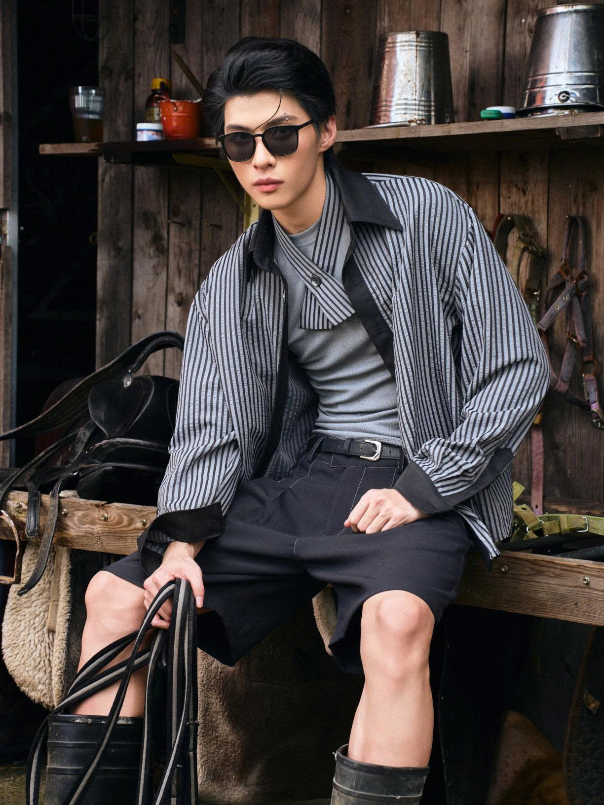 Áo thun gân ôm body xám