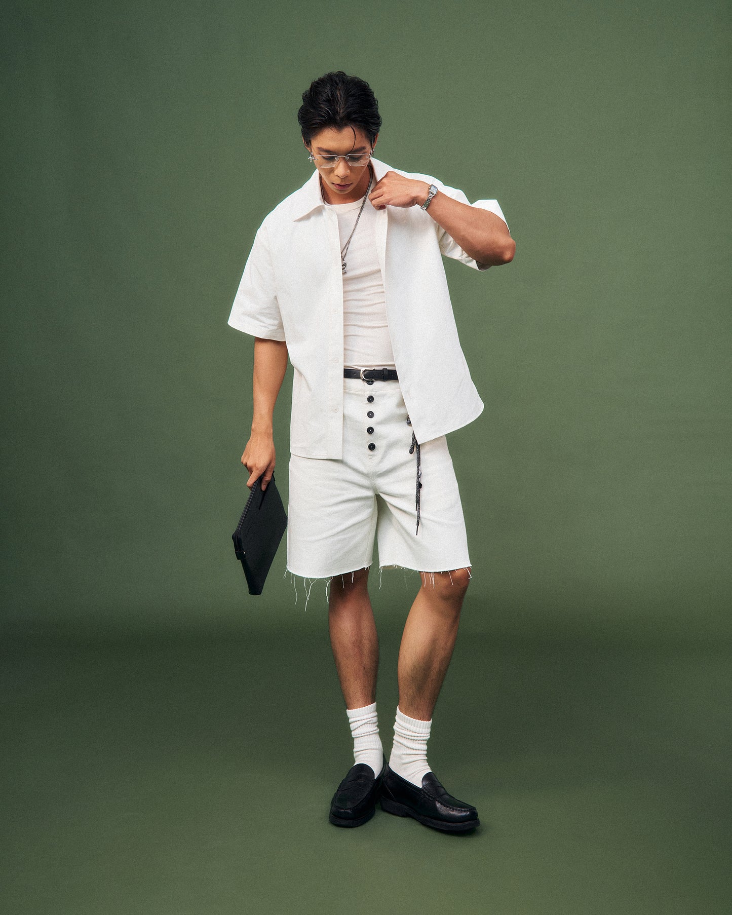 Quần shorts kaki trắng phối nút