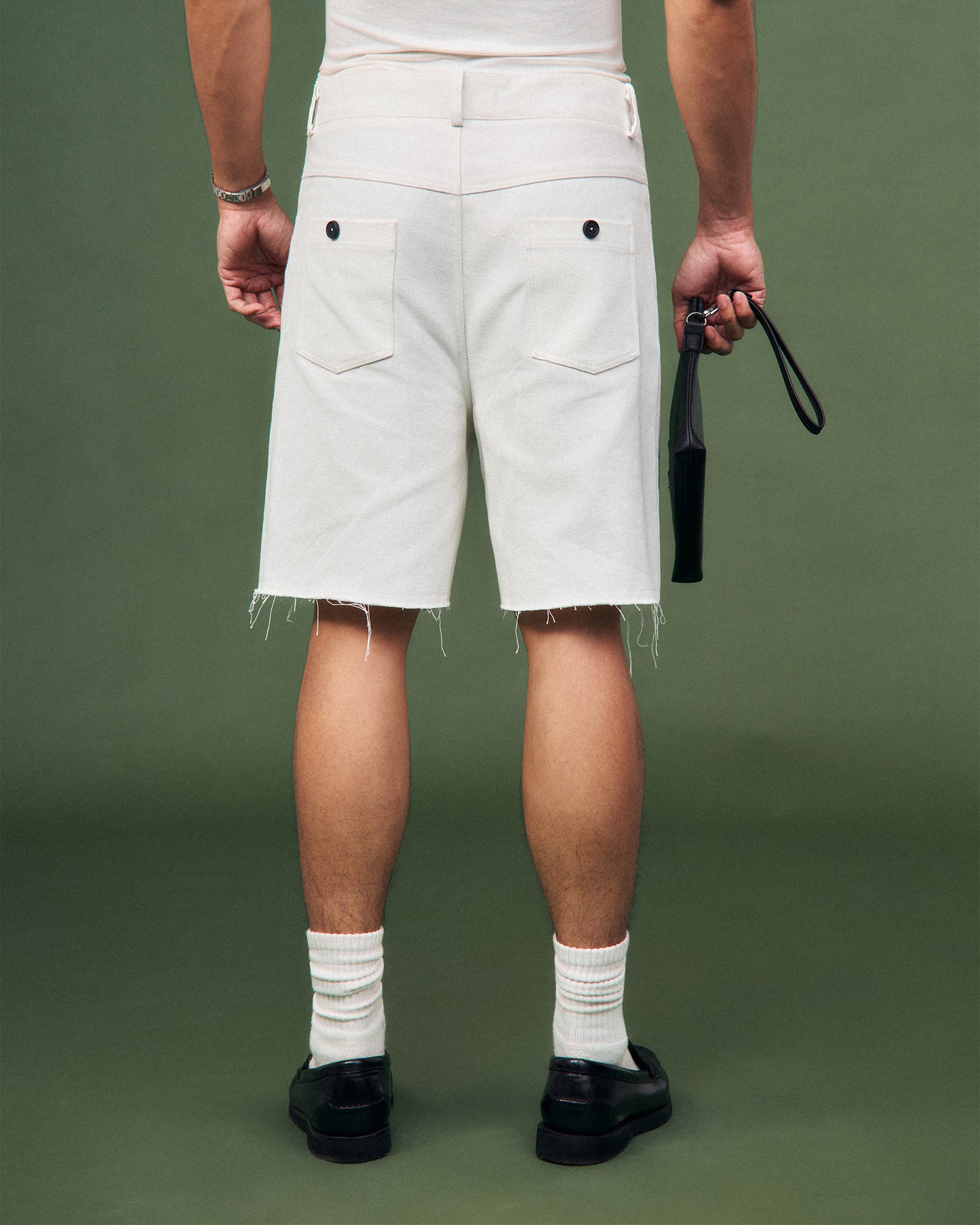 Quần shorts kaki trắng phối nút