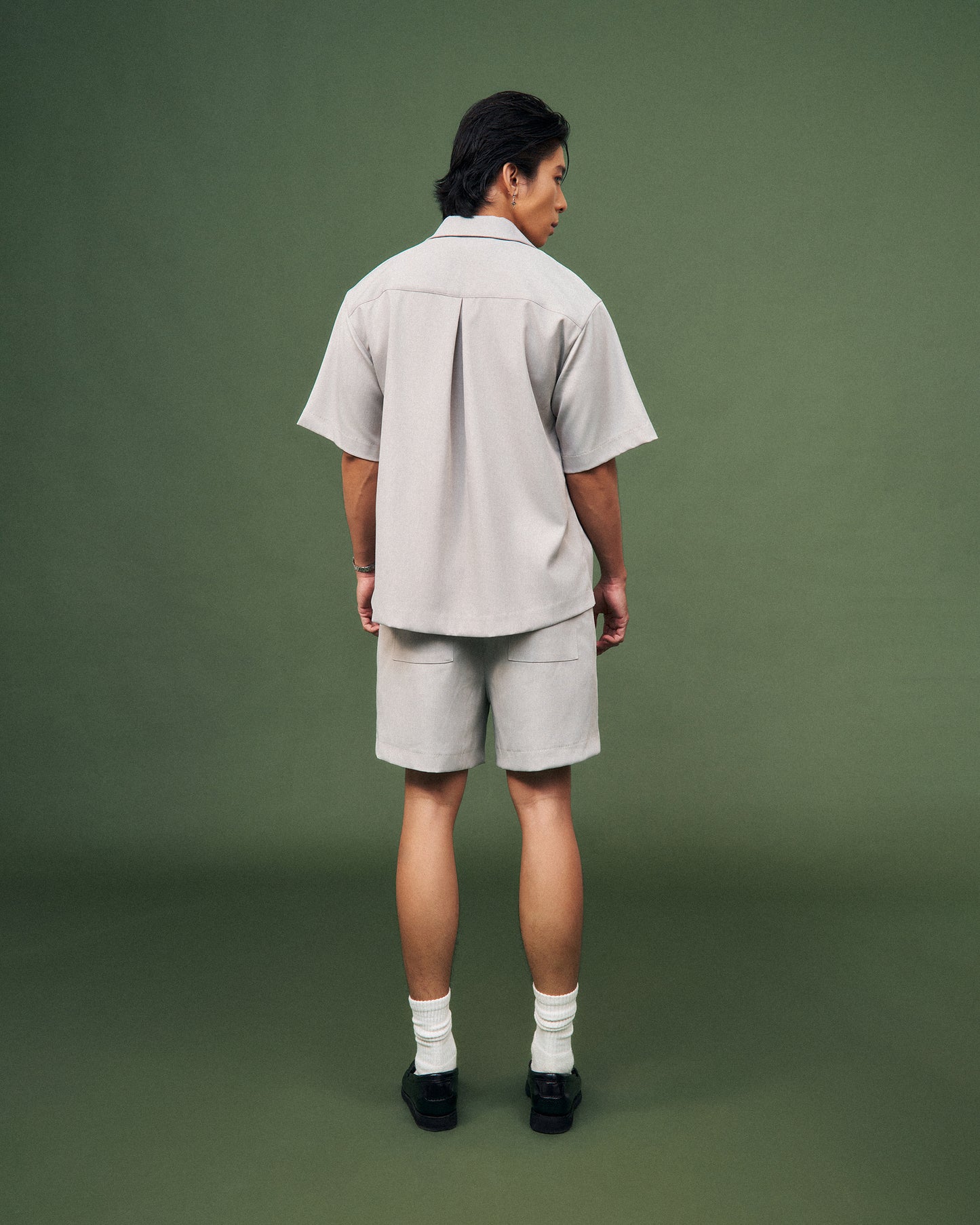 Quần shorts xám lưng thun có dây rút