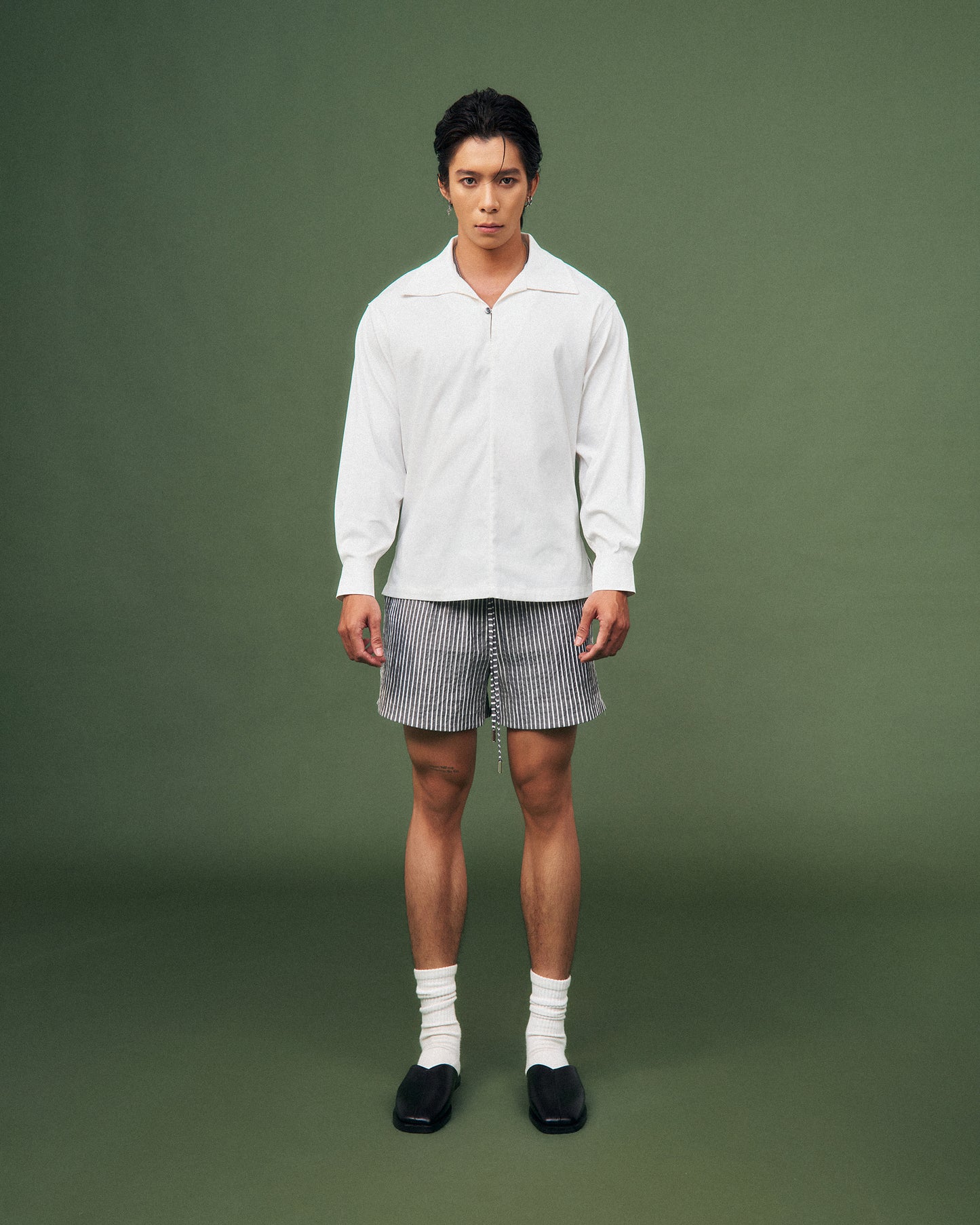 Quần shorts họa tiết sọc lưng thun có dây