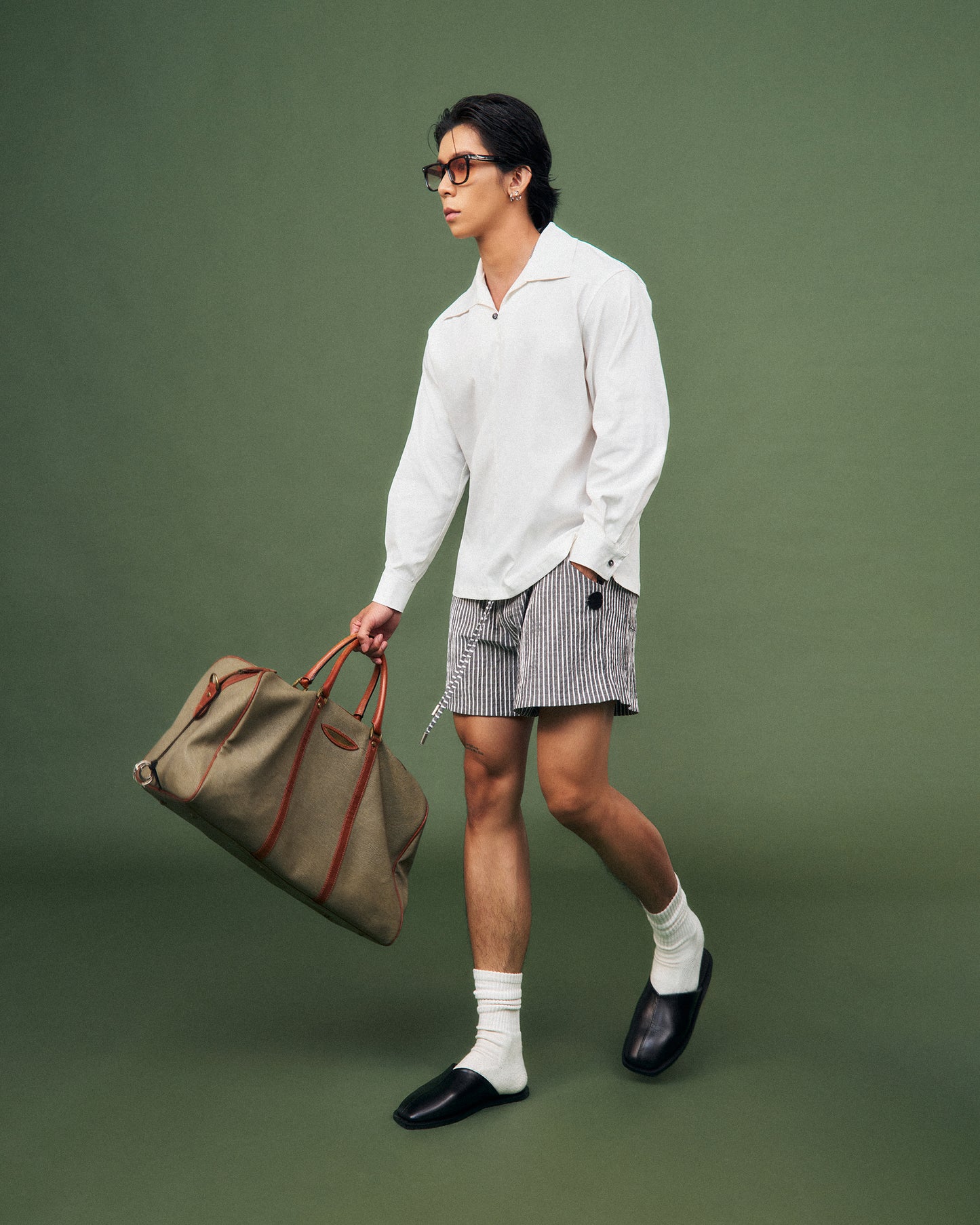 Quần shorts họa tiết sọc lưng thun có dây