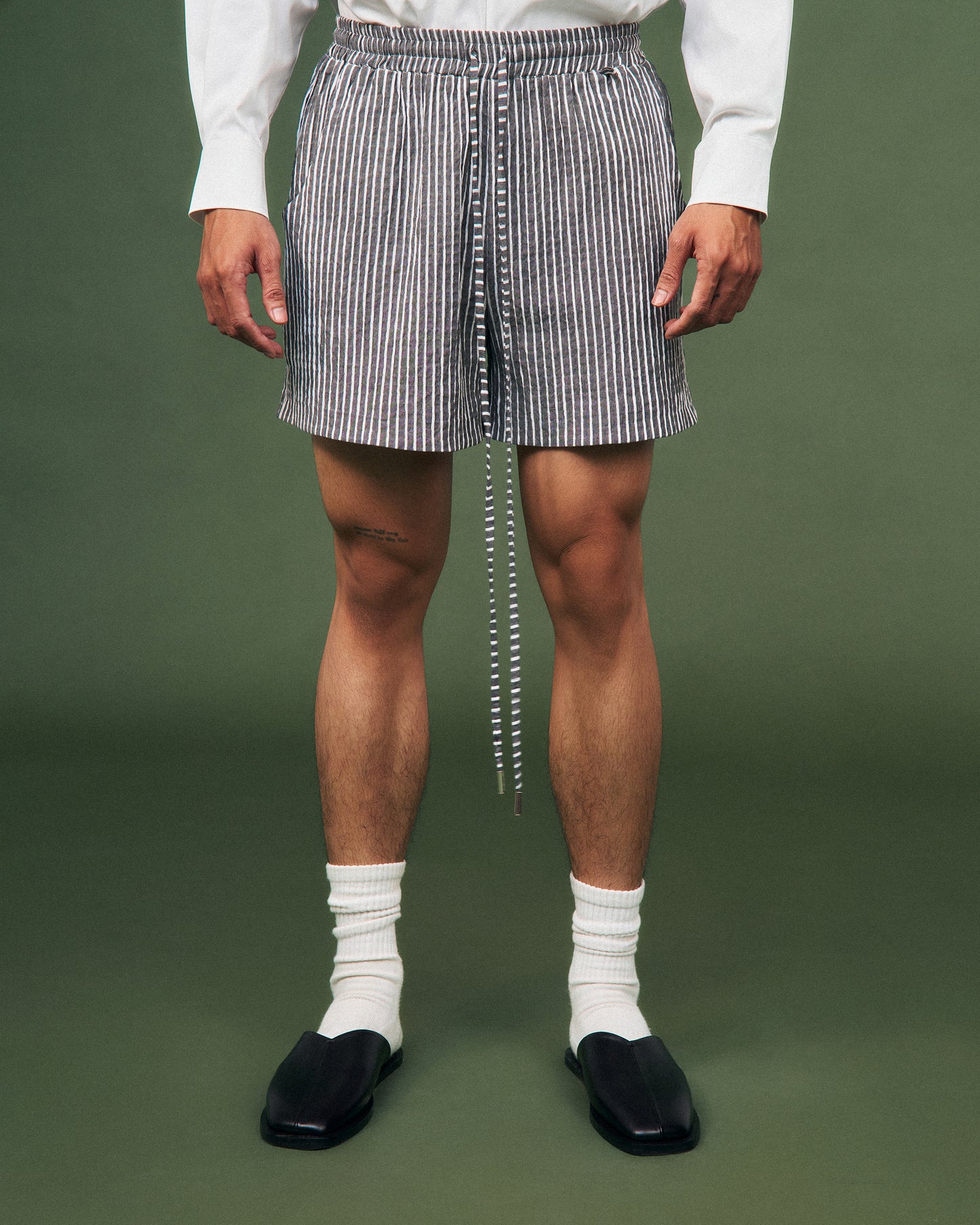 Quần shorts họa tiết sọc lưng thun có dây