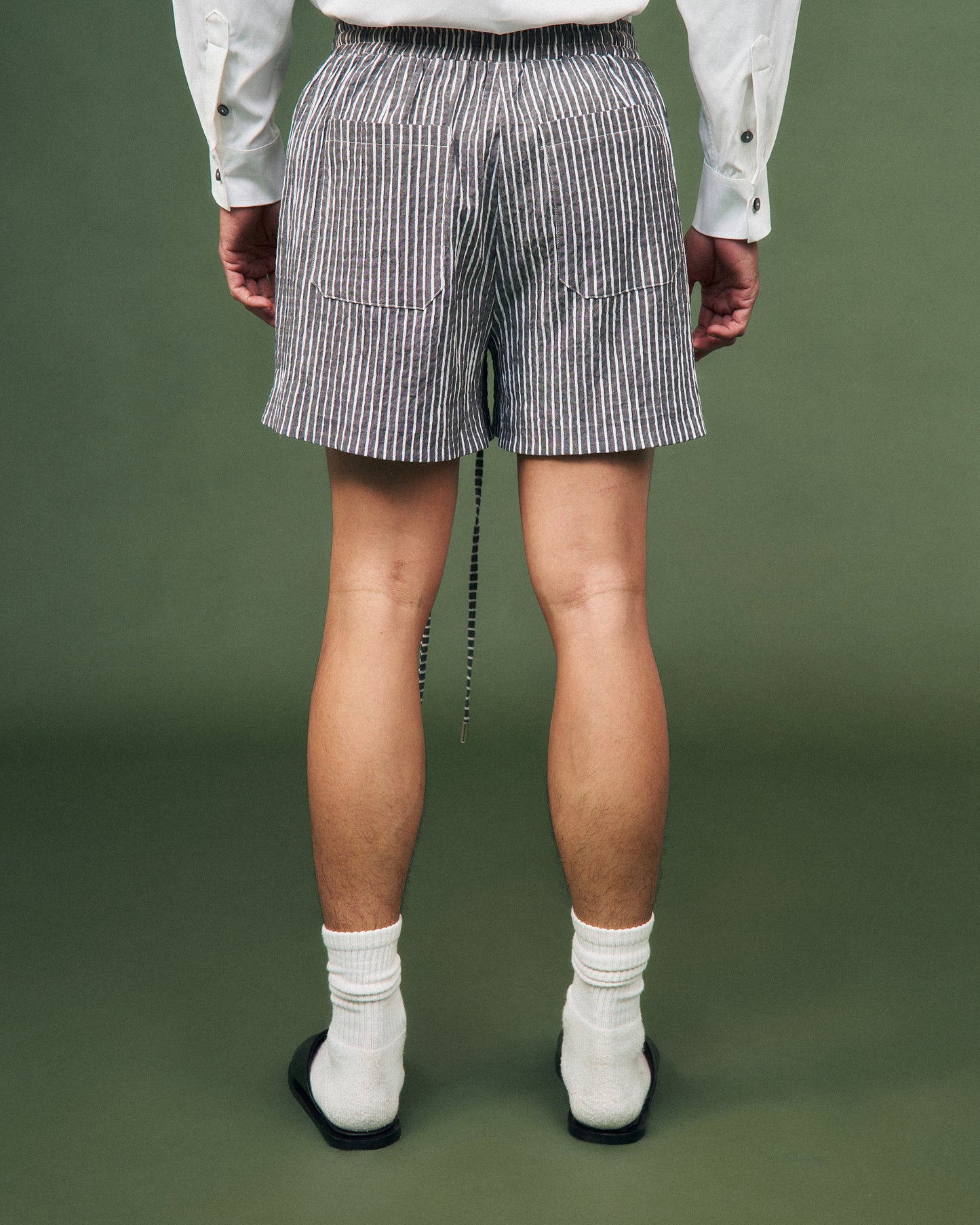 Quần shorts họa tiết sọc lưng thun có dây