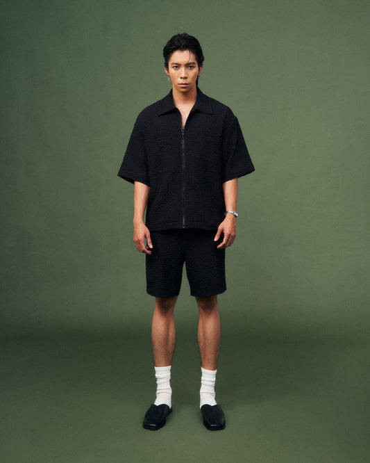 Quần short đen dáng suông vải gân basic