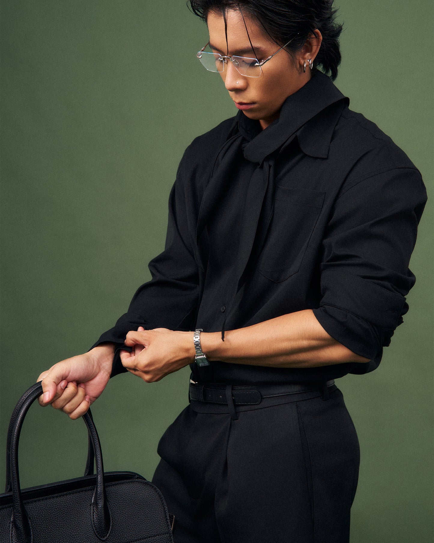 Áo sơ mi đen trơn tay dài