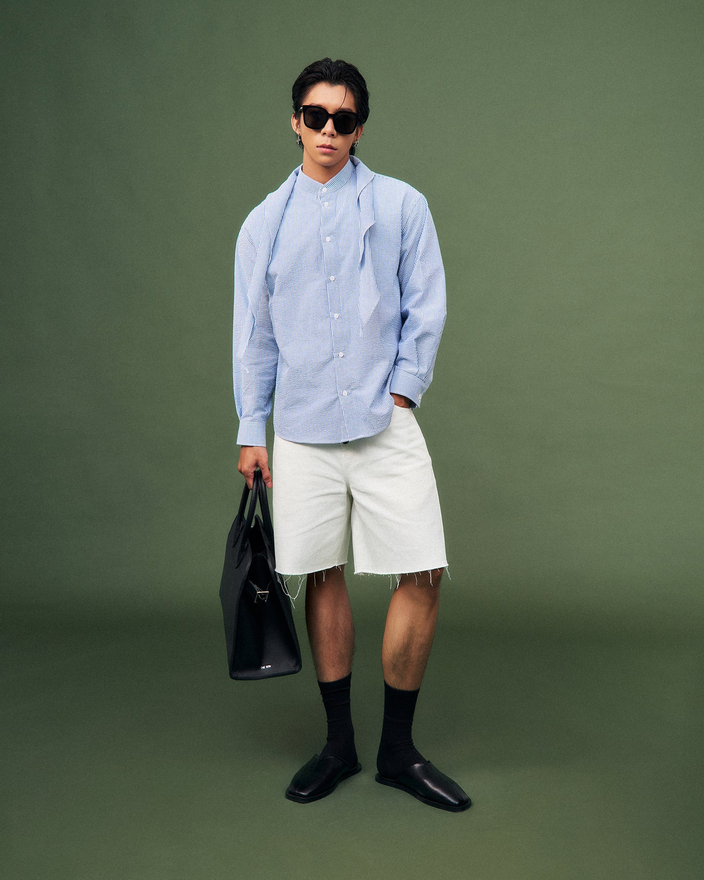Quần shorts kaki trắng phối nút