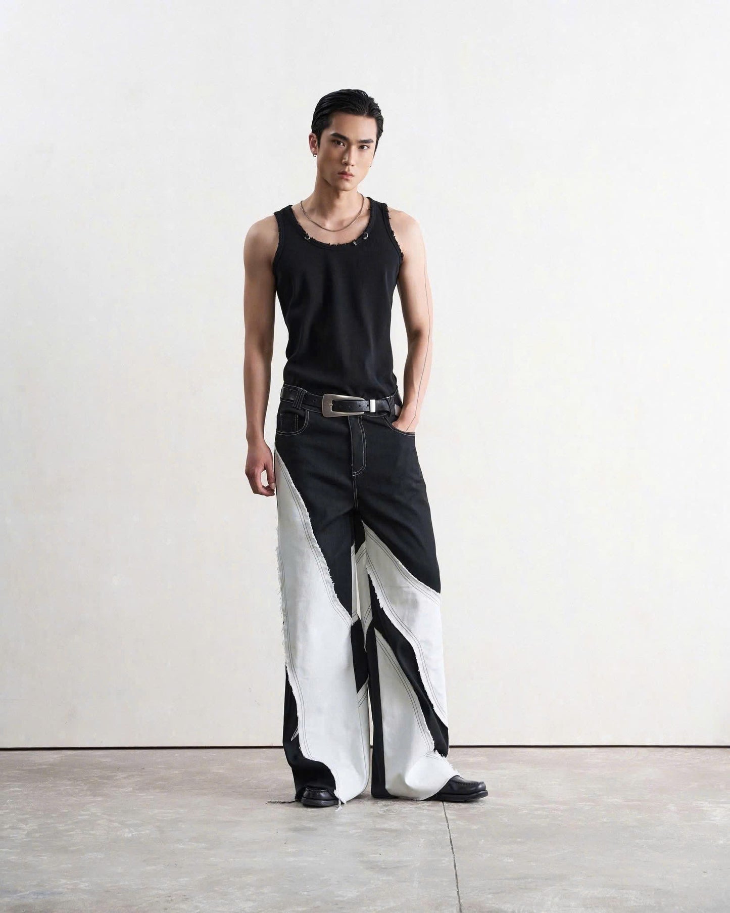 Quần jeans nam ống rộng họa tiết
