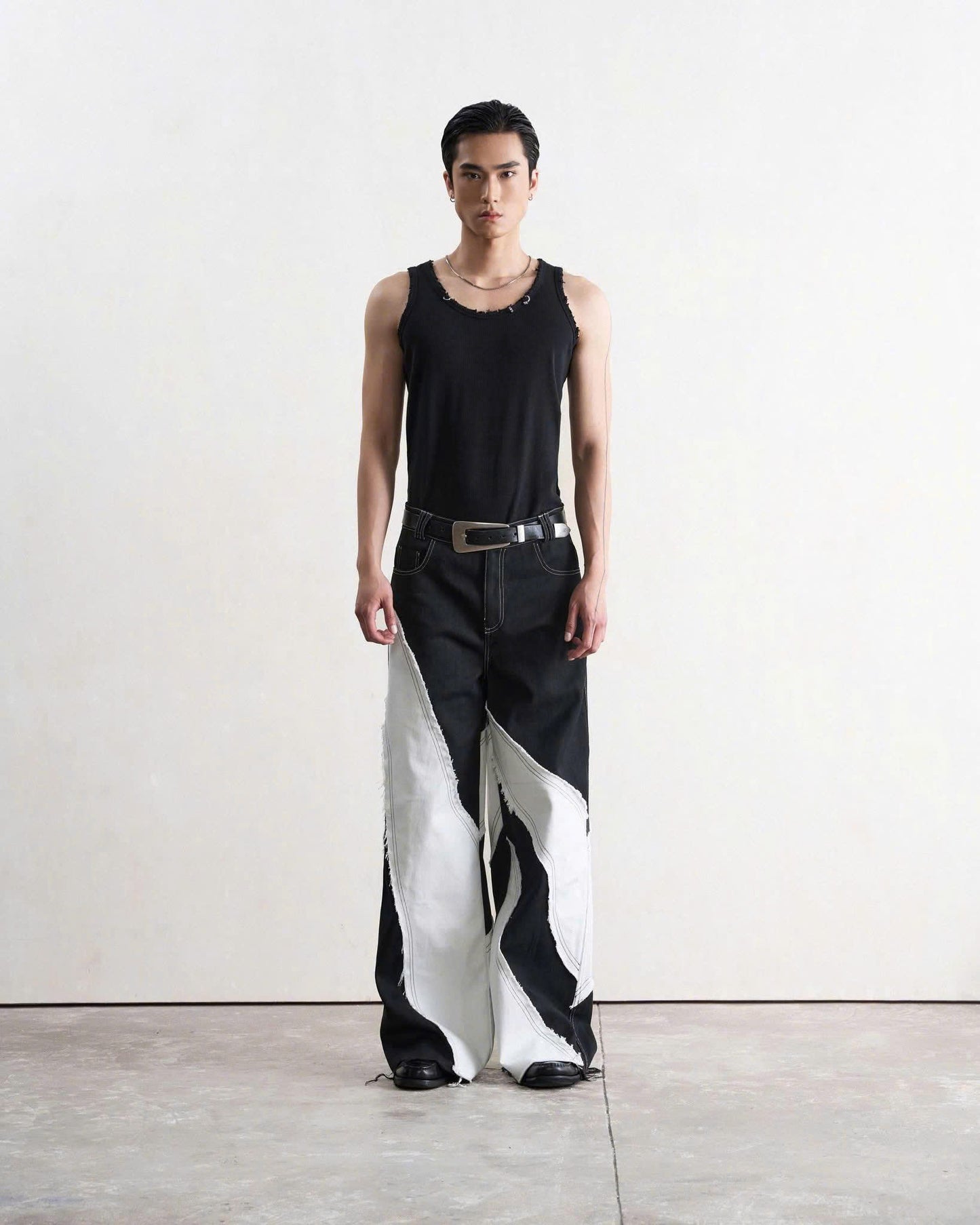 Quần jeans nam ống rộng họa tiết