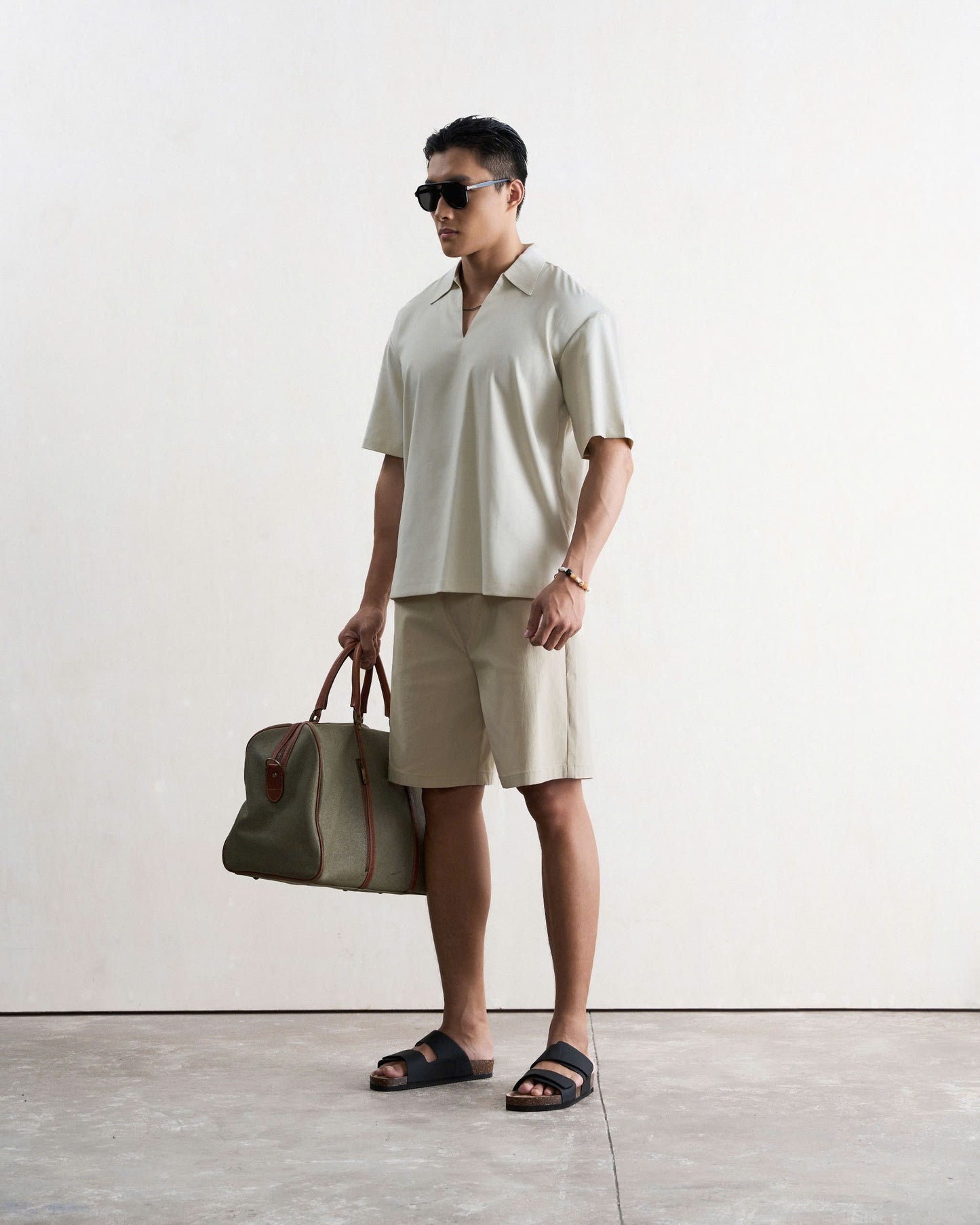 Quần short kaki nam màu kem
