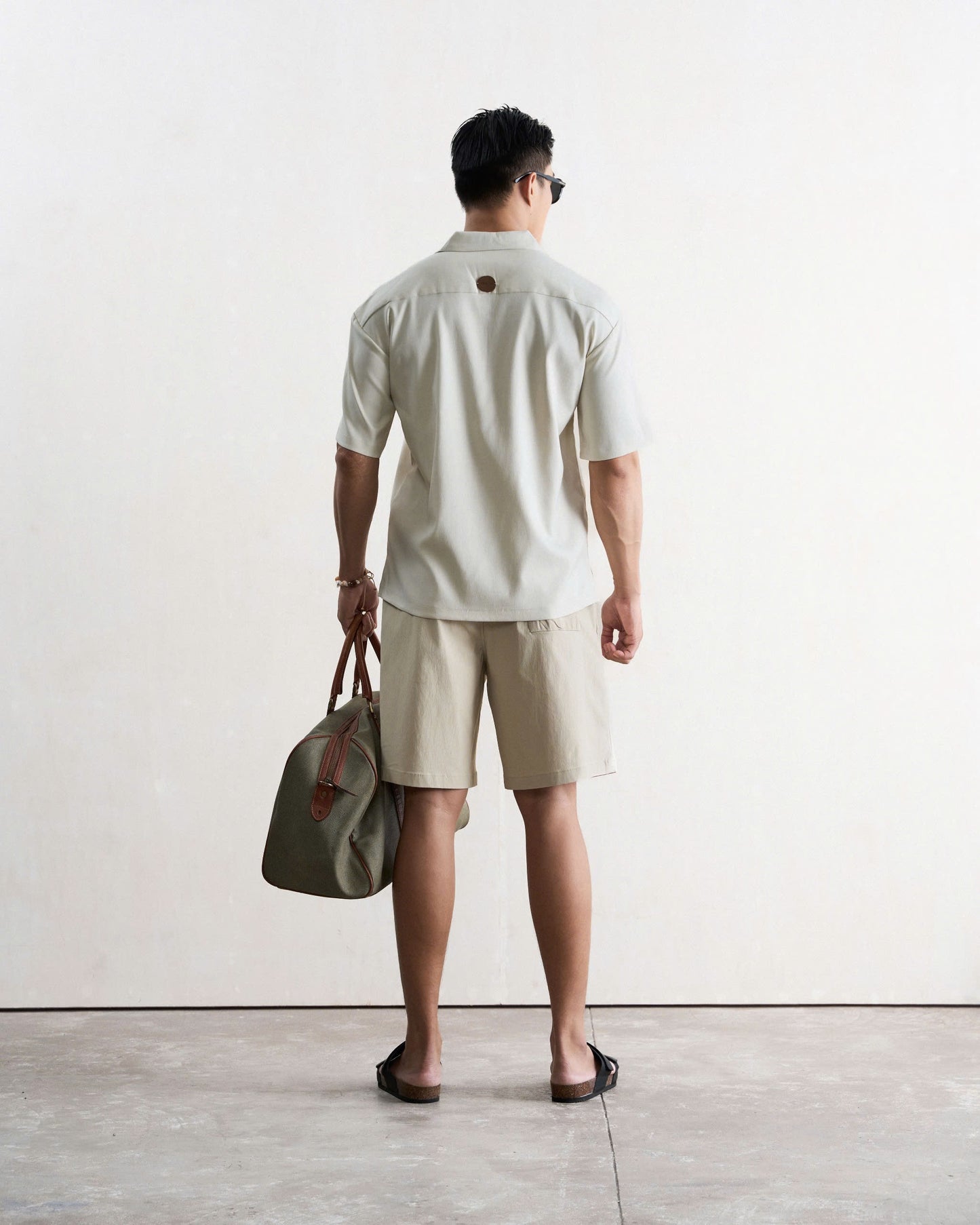 Quần short kaki nam màu kem