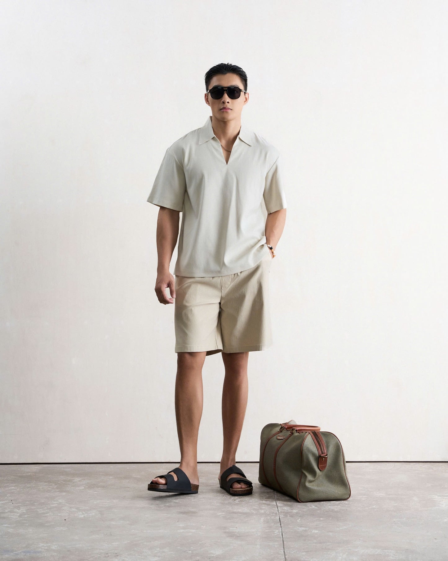 Quần short kaki nam màu kem