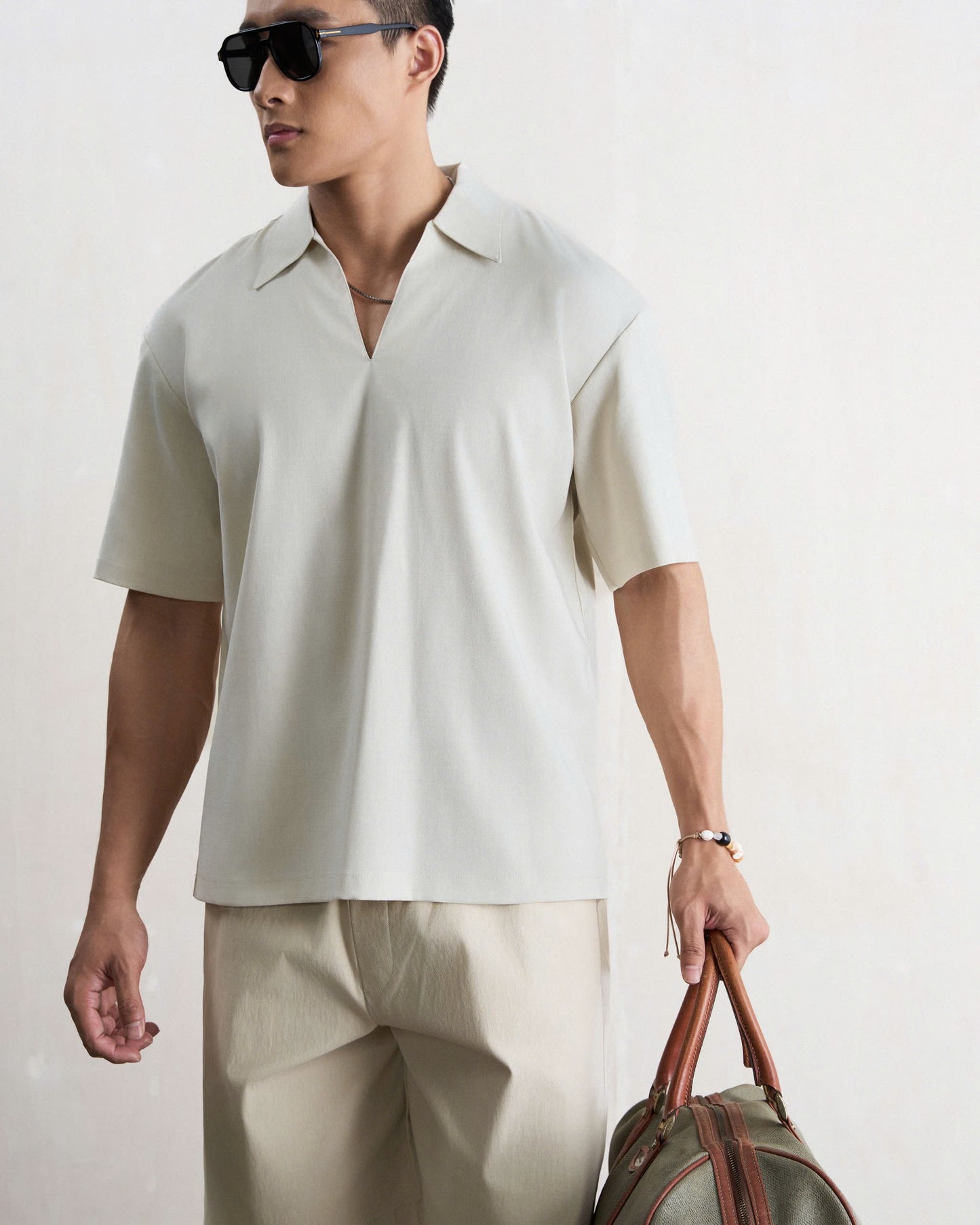 Áo polo nam cổ V màu kem