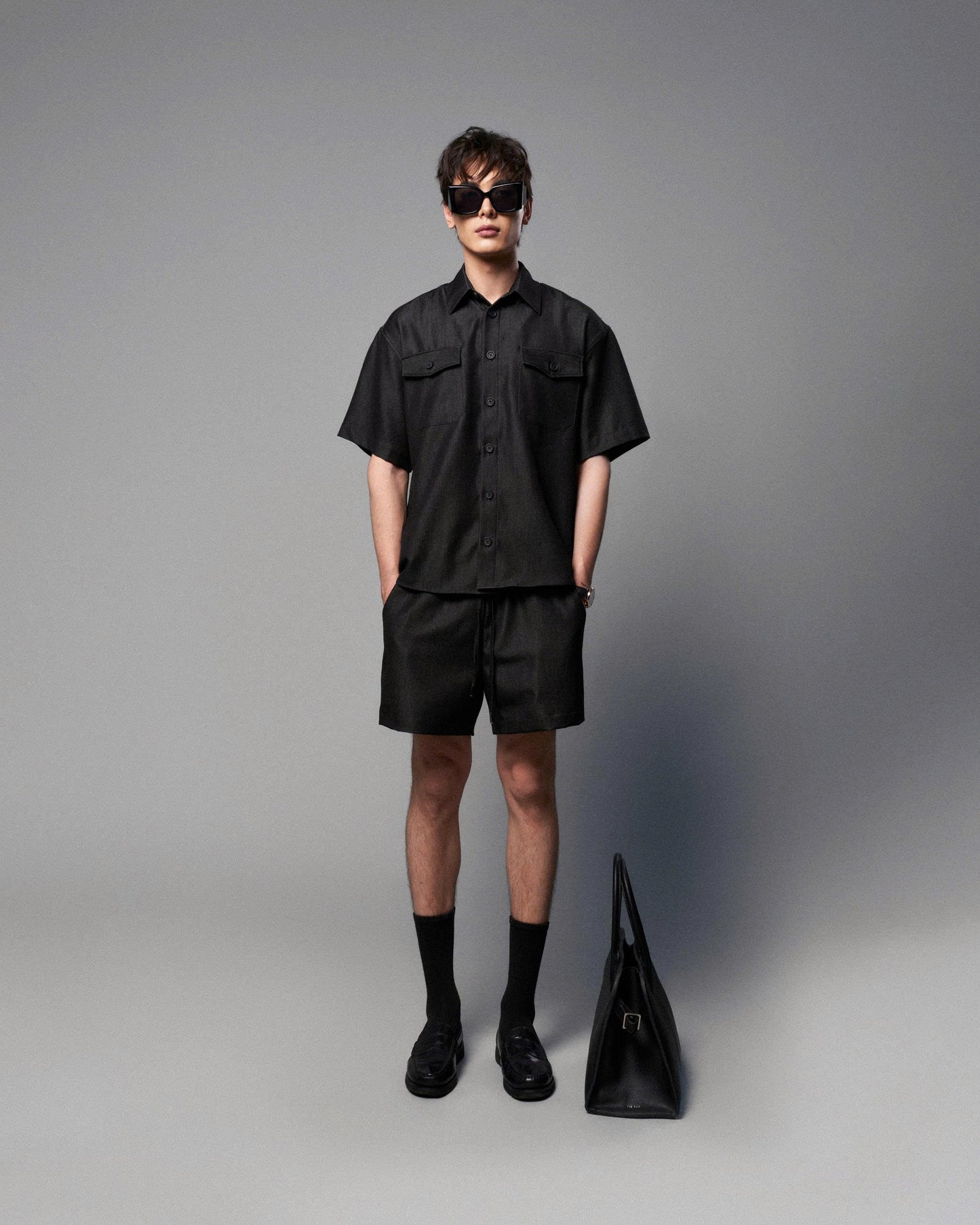 Quần shorts lưng thun đen