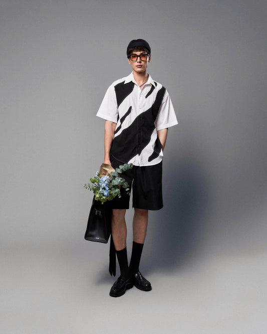 Áo sơ mi tay ngắn họa tiết đen trắng