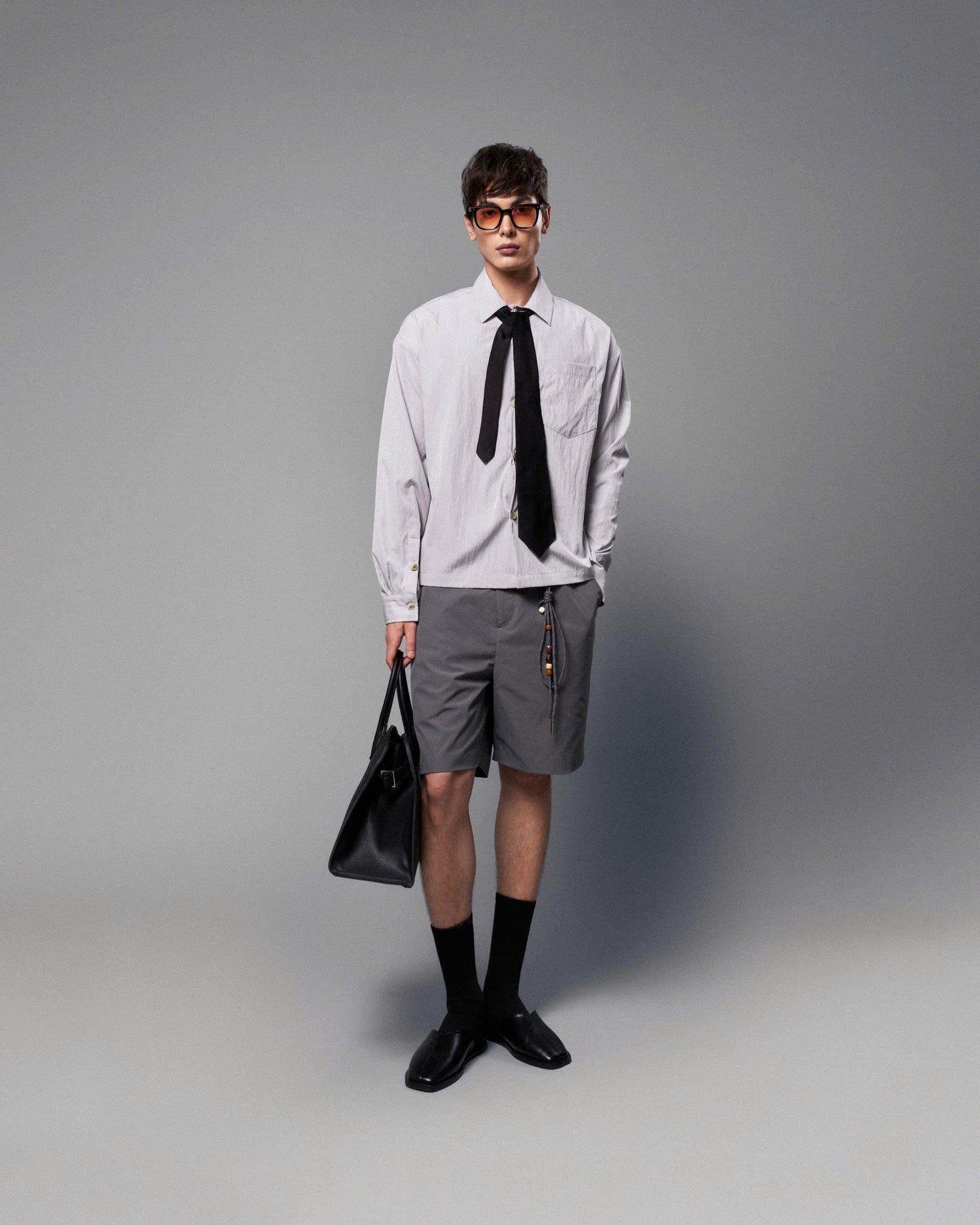 Quần shorts vải dù xám