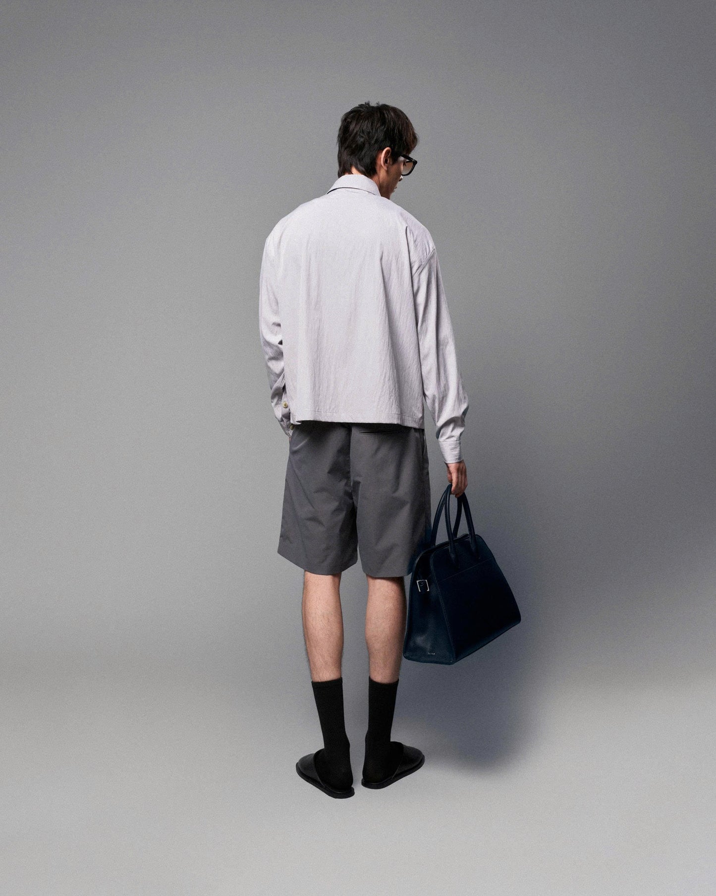 Quần shorts vải dù xám