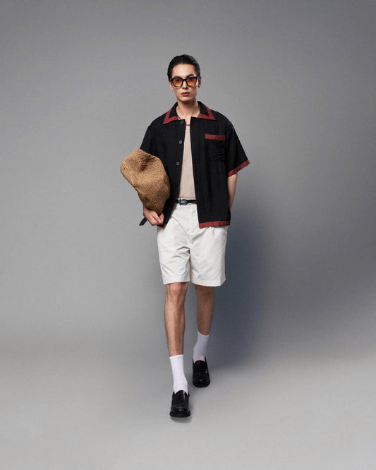 Áo sơ mi tay ngắn đen viền đỏ