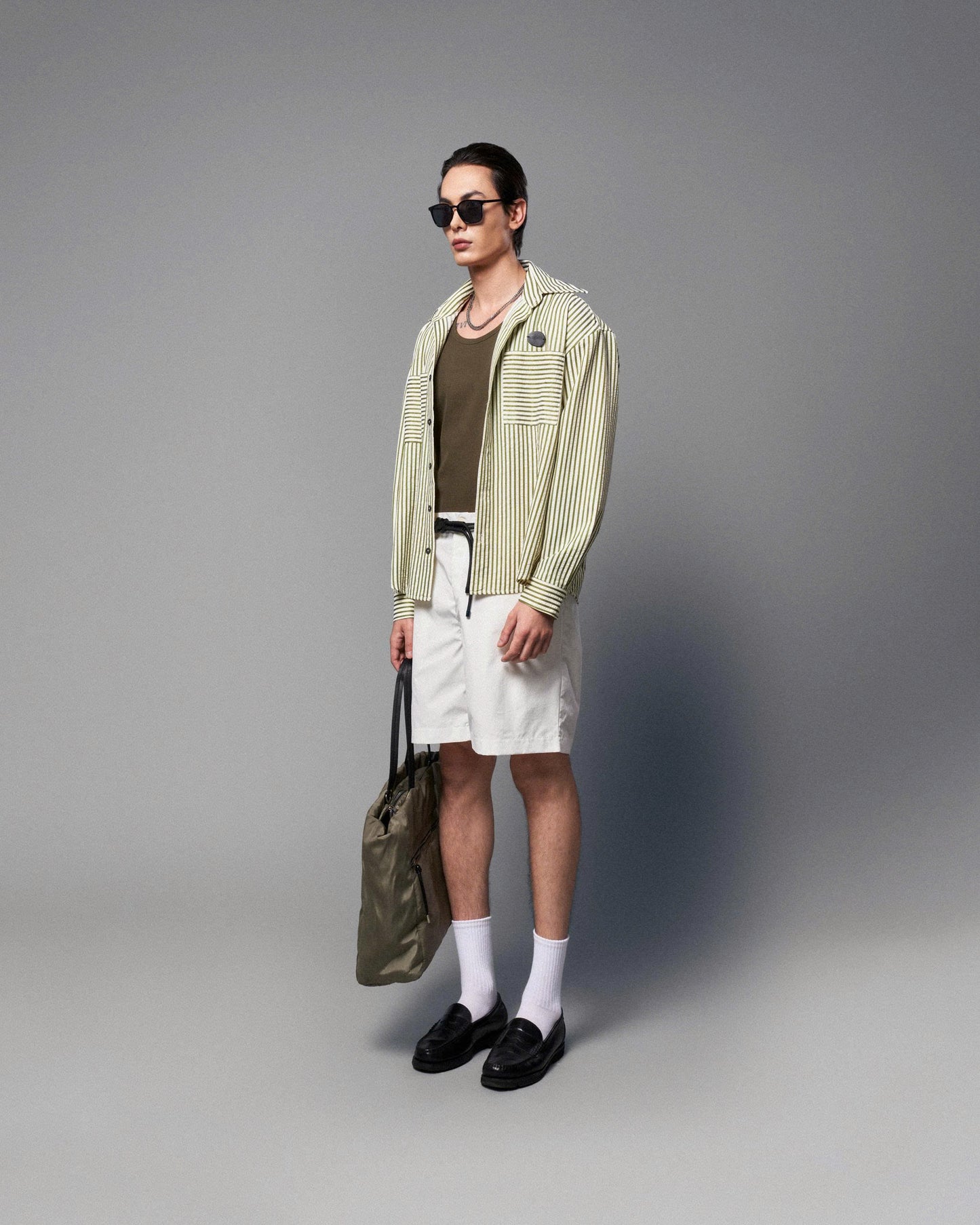 Quần shorts vải dù trắng
