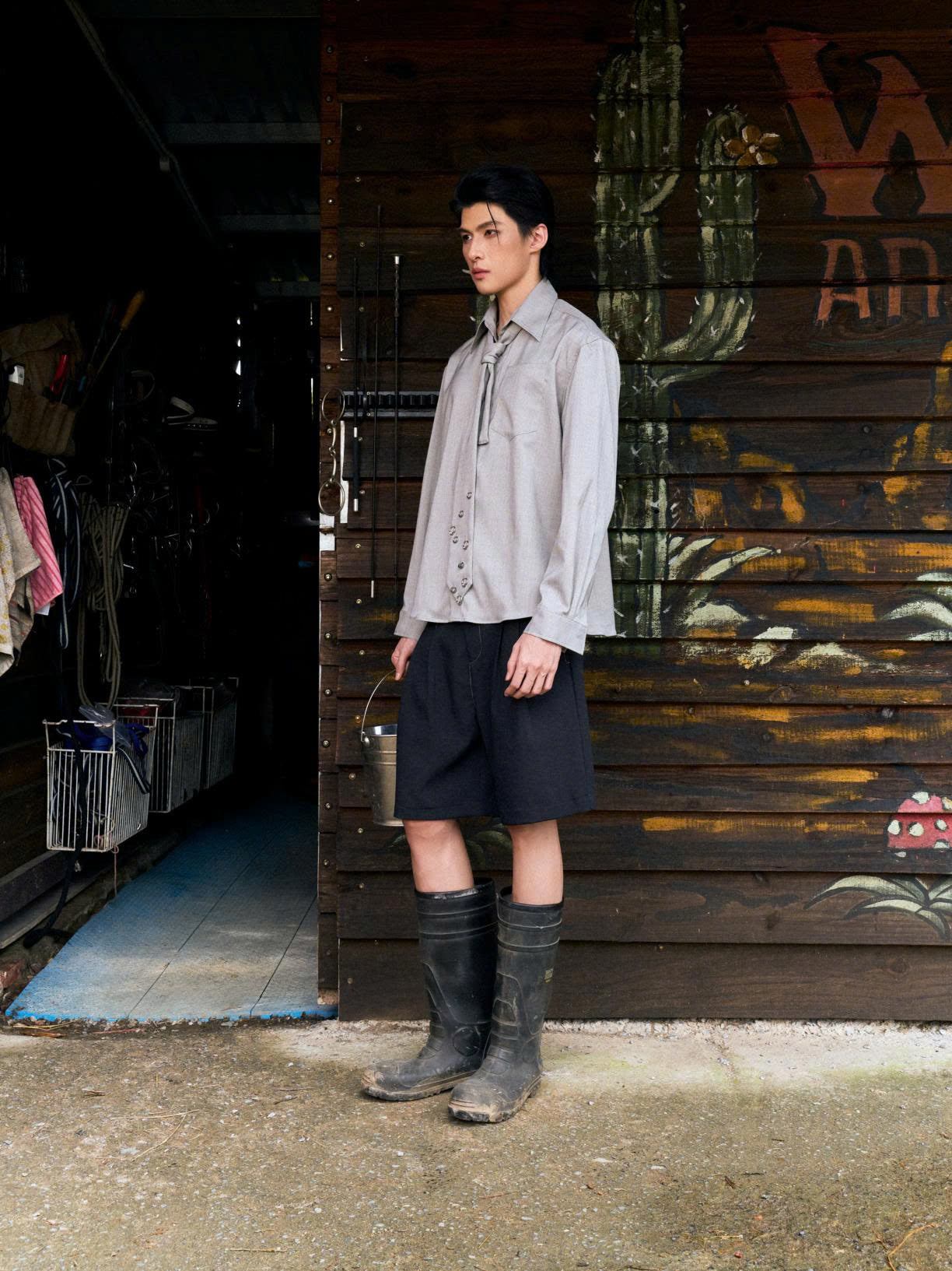 Áo sơ mi tay dài xám phối cà vạt