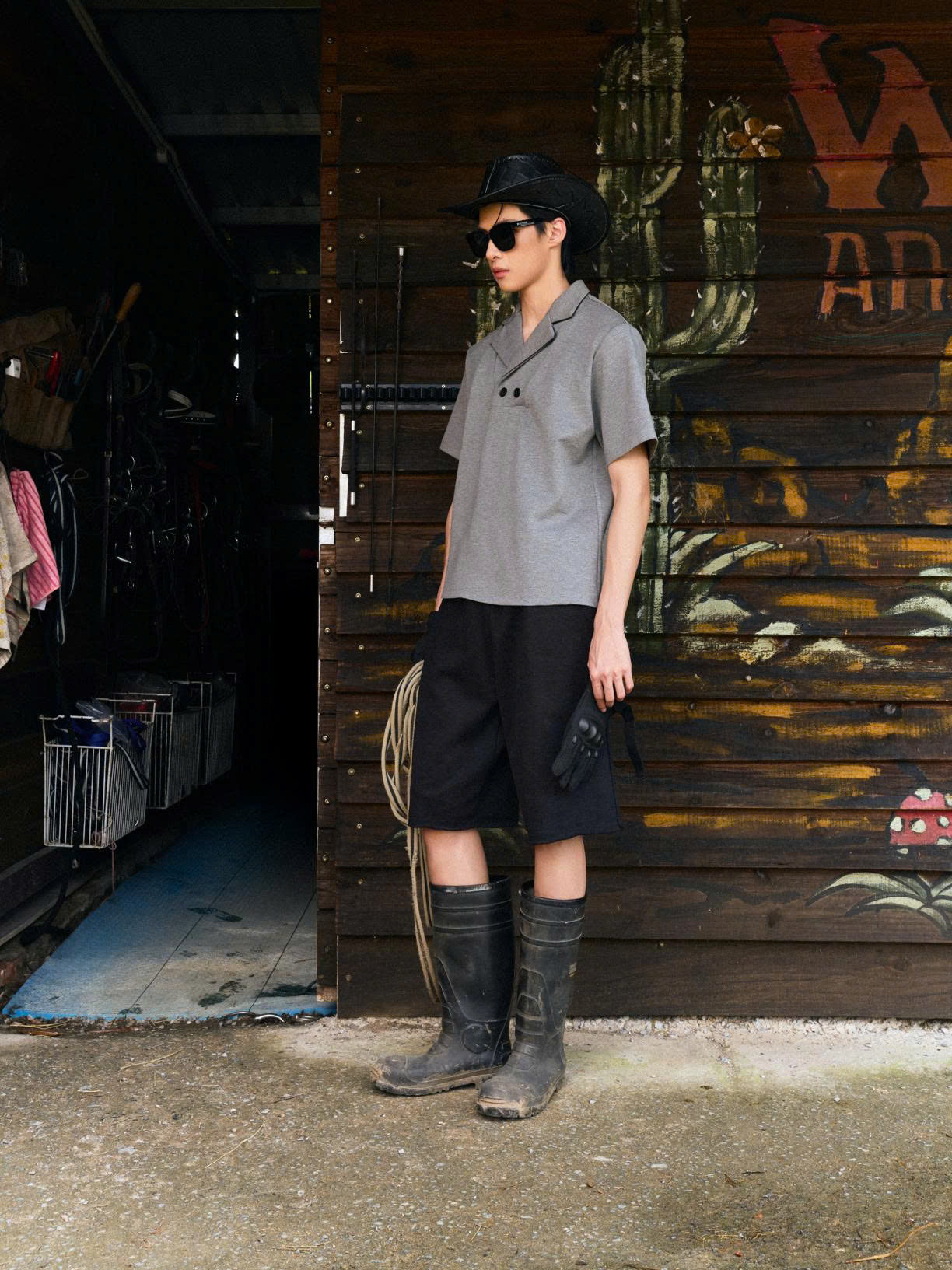 Áo cổ vest ngắn tay xám