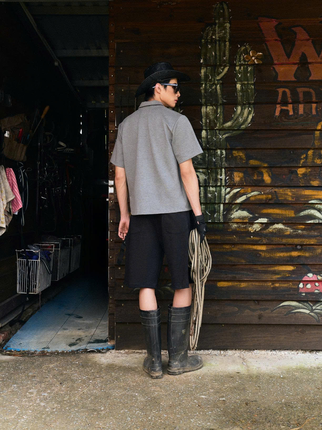 Áo cổ vest ngắn tay xám