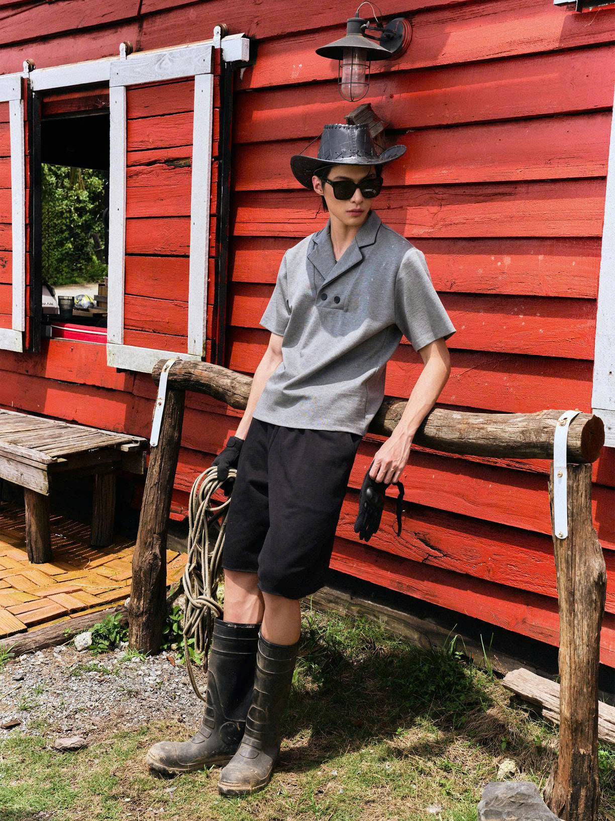 Áo cổ vest ngắn tay xám