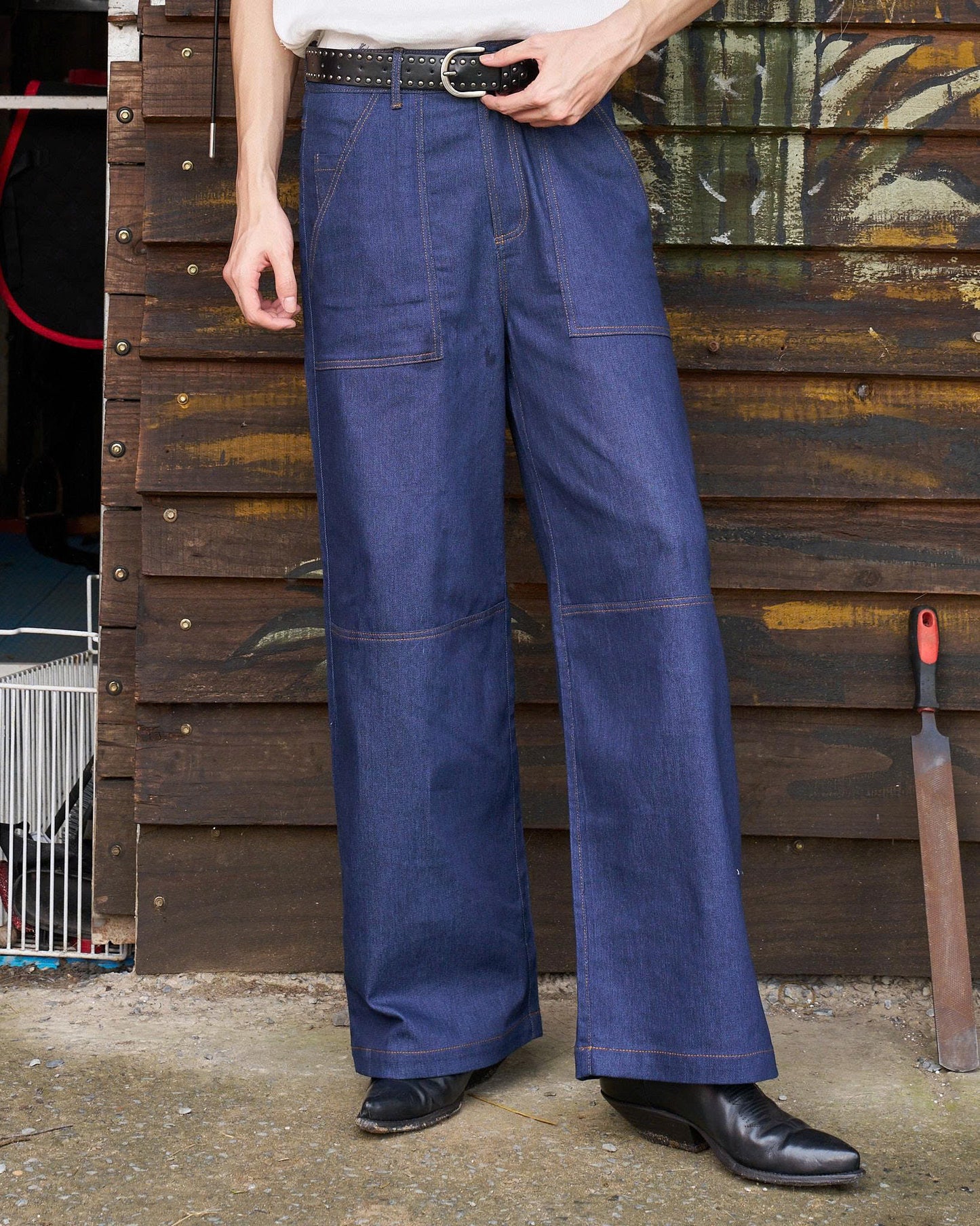 Quần jeans ống suông phối túi hộp