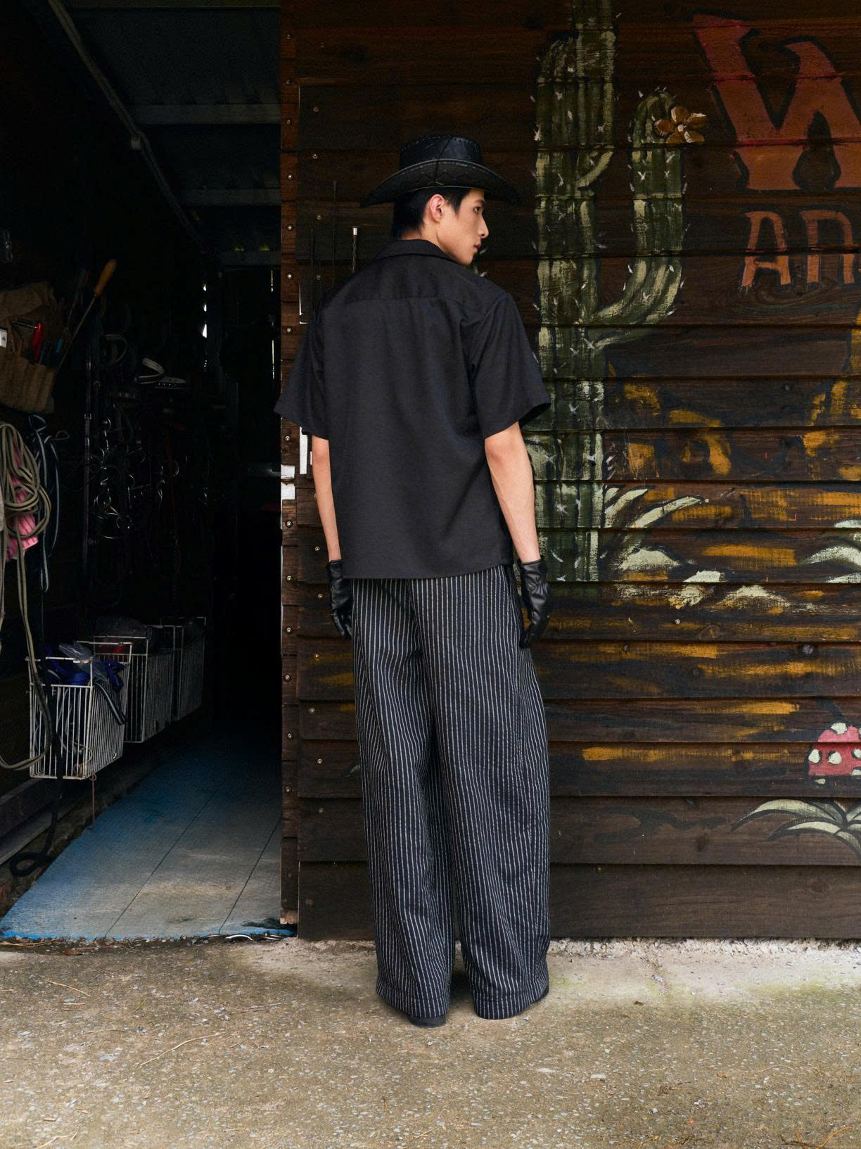 Áo sơ mi tay ngắn phối khuy bản to