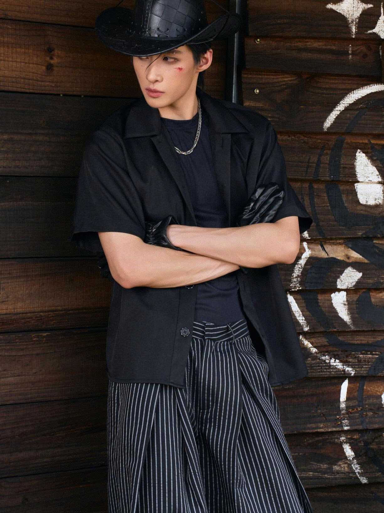 Áo sơ mi tay ngắn phối khuy bản to