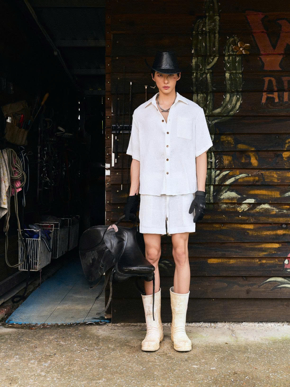 Quần shorts vải gân trắng