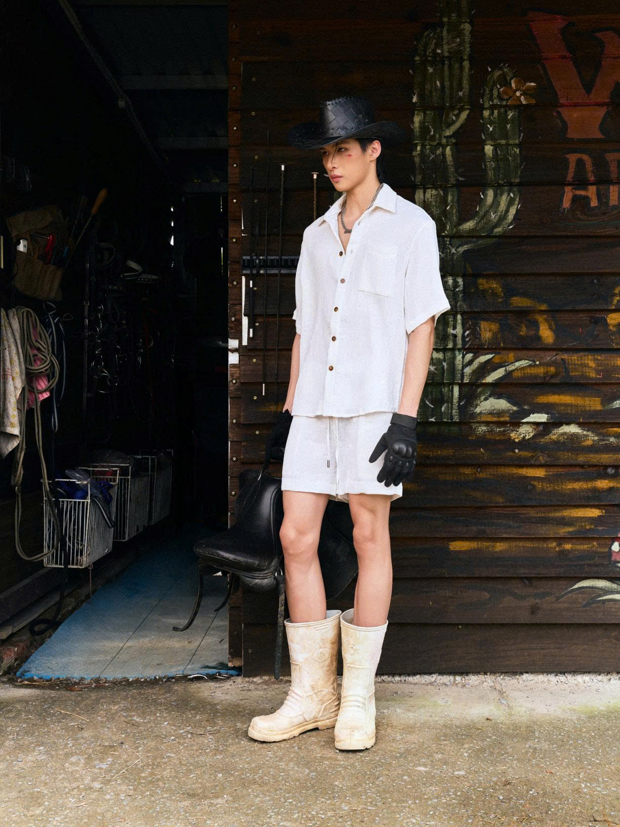 Quần shorts vải gân trắng