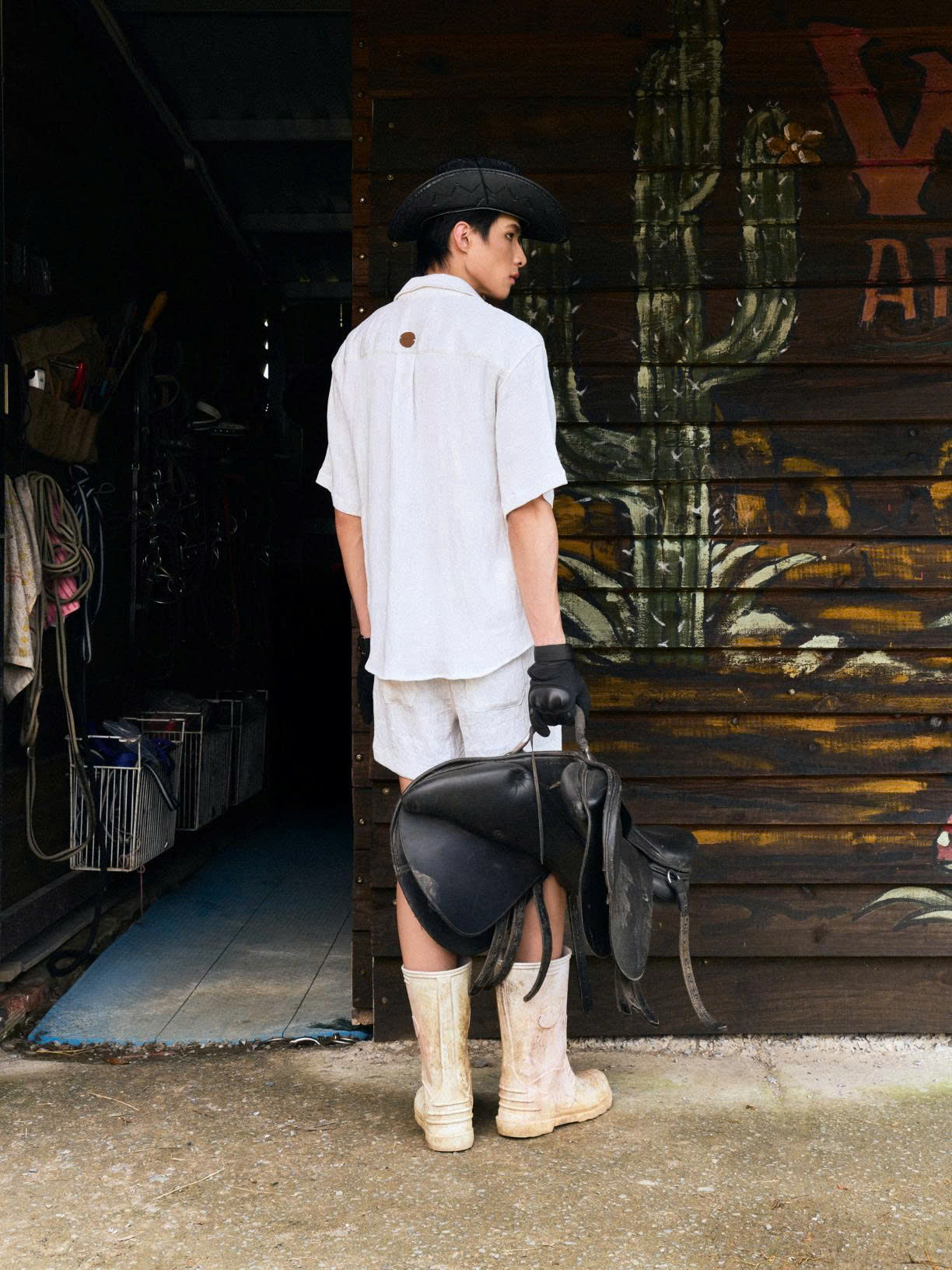 Quần shorts vải gân trắng