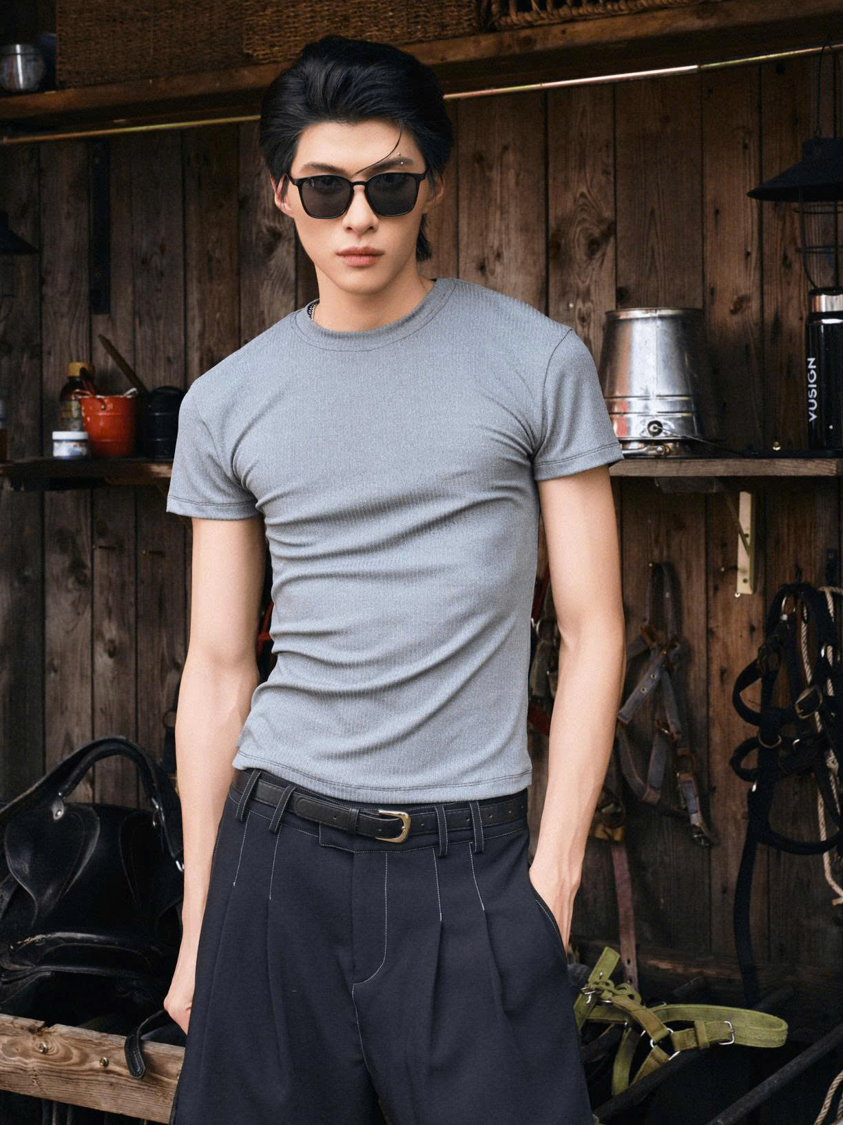 Áo thun gân ôm body xám