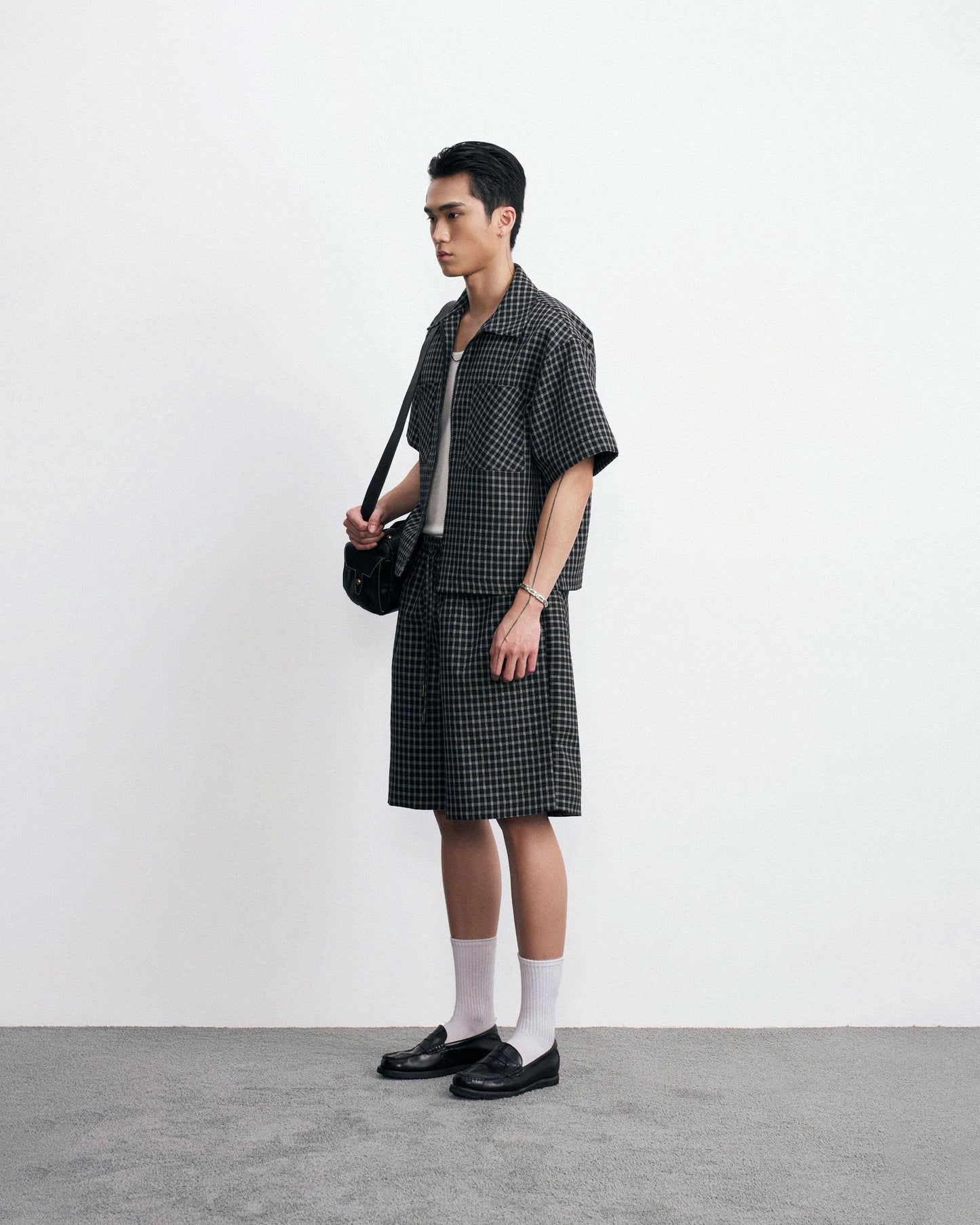 Quần short dáng lửng caro đen - Kun Shorts