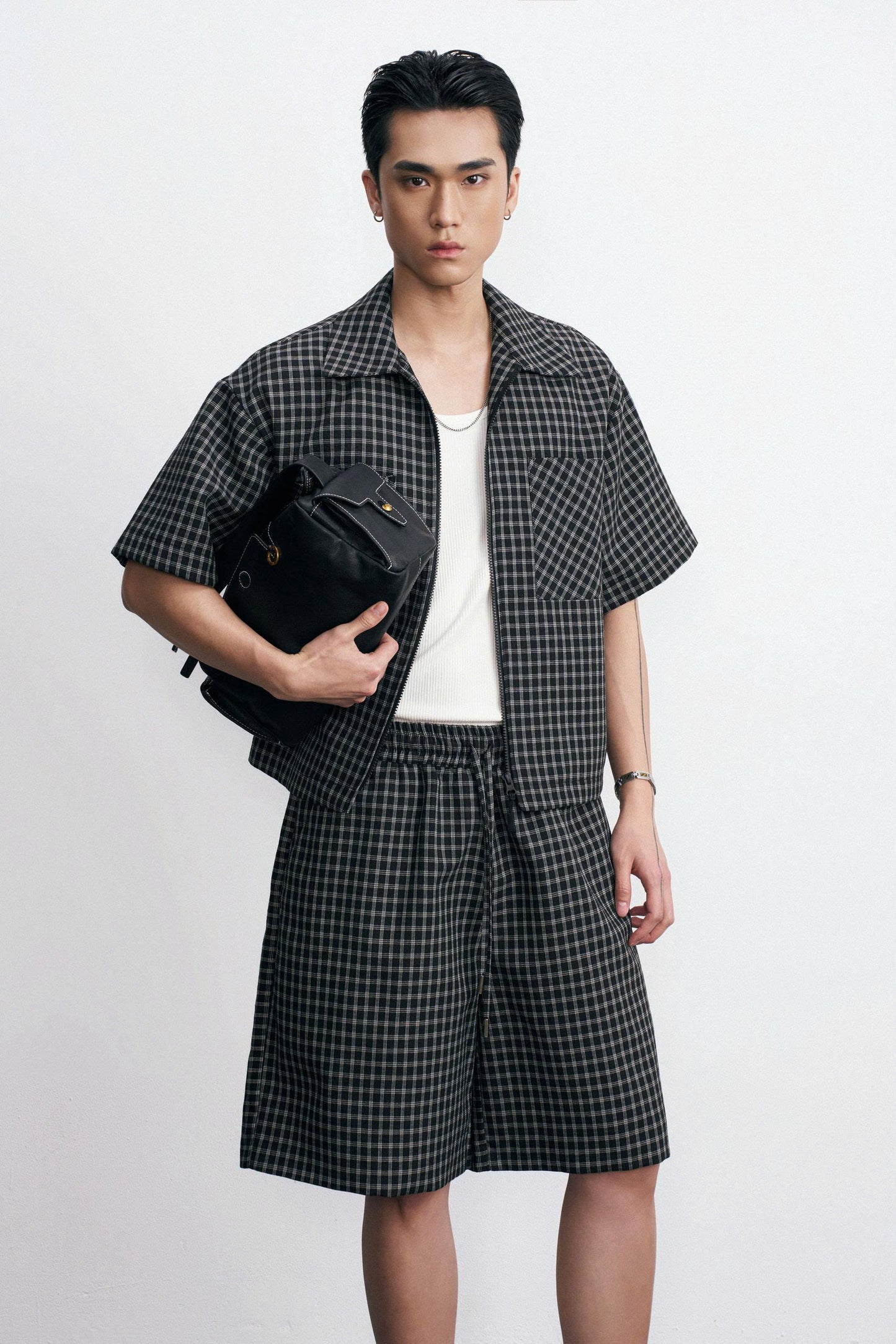 Quần short dáng lửng caro đen - Kun Shorts