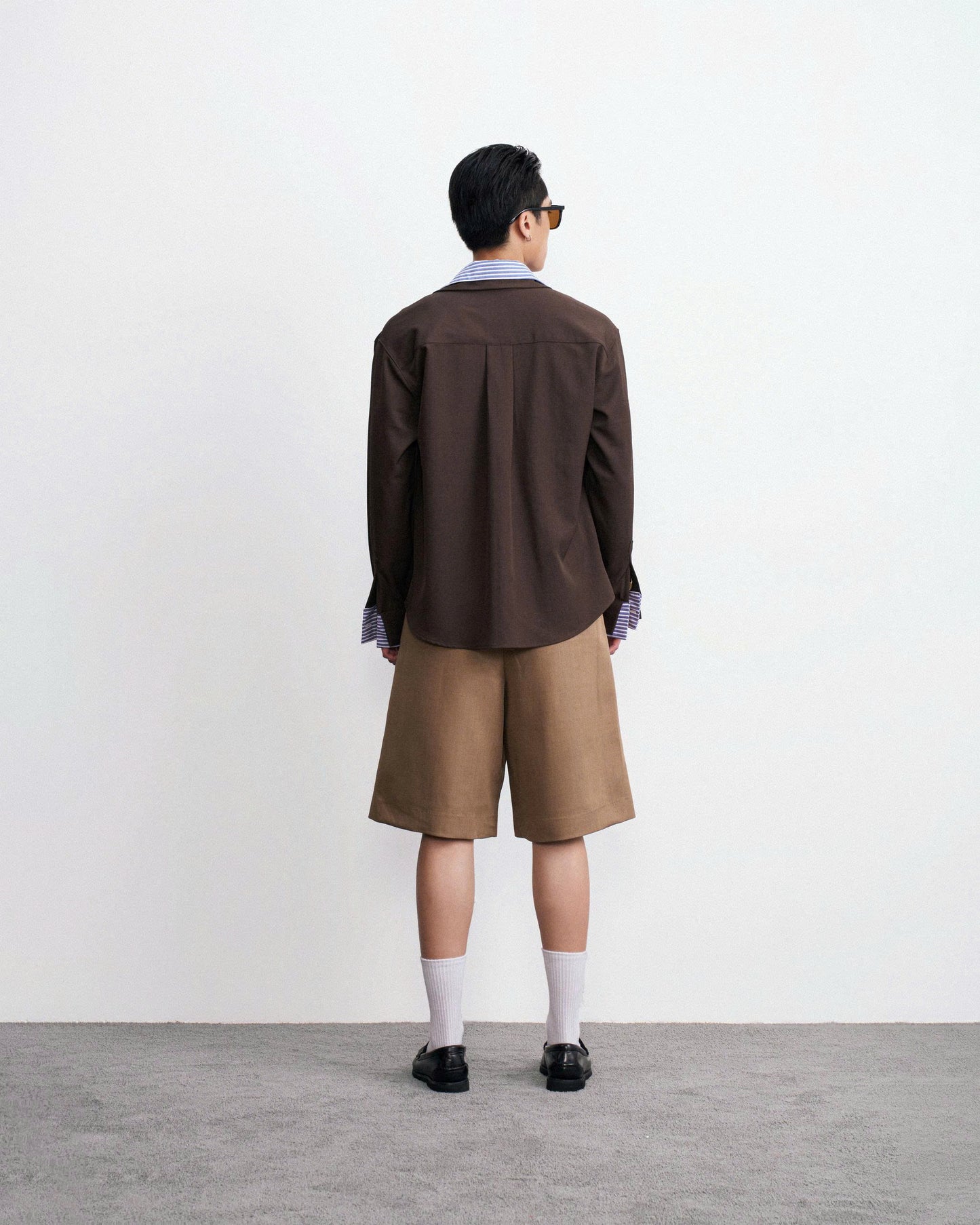 Quần short dáng lửng xếp ly nâu - Oshi shorts