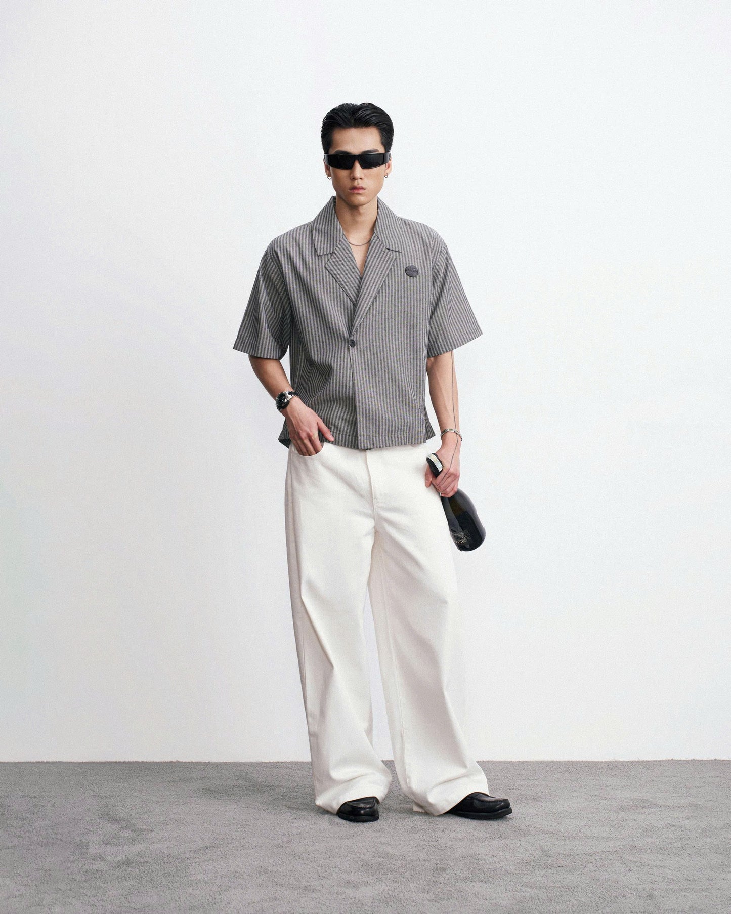 Áo sơmi tay ngắn cổ vest sọc dọc xám - Kim Top