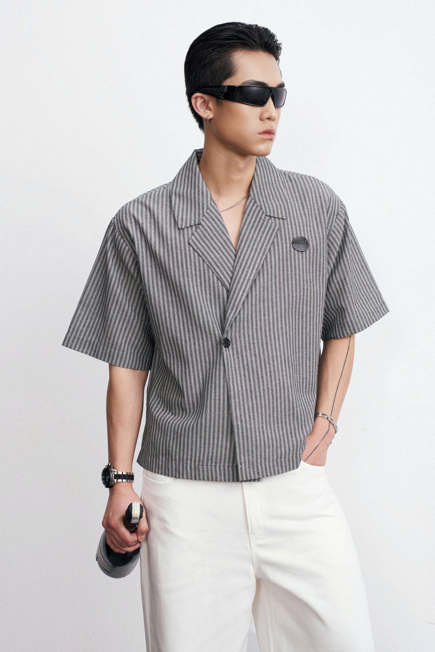 Áo sơmi tay ngắn cổ vest sọc dọc xám - Kim Top