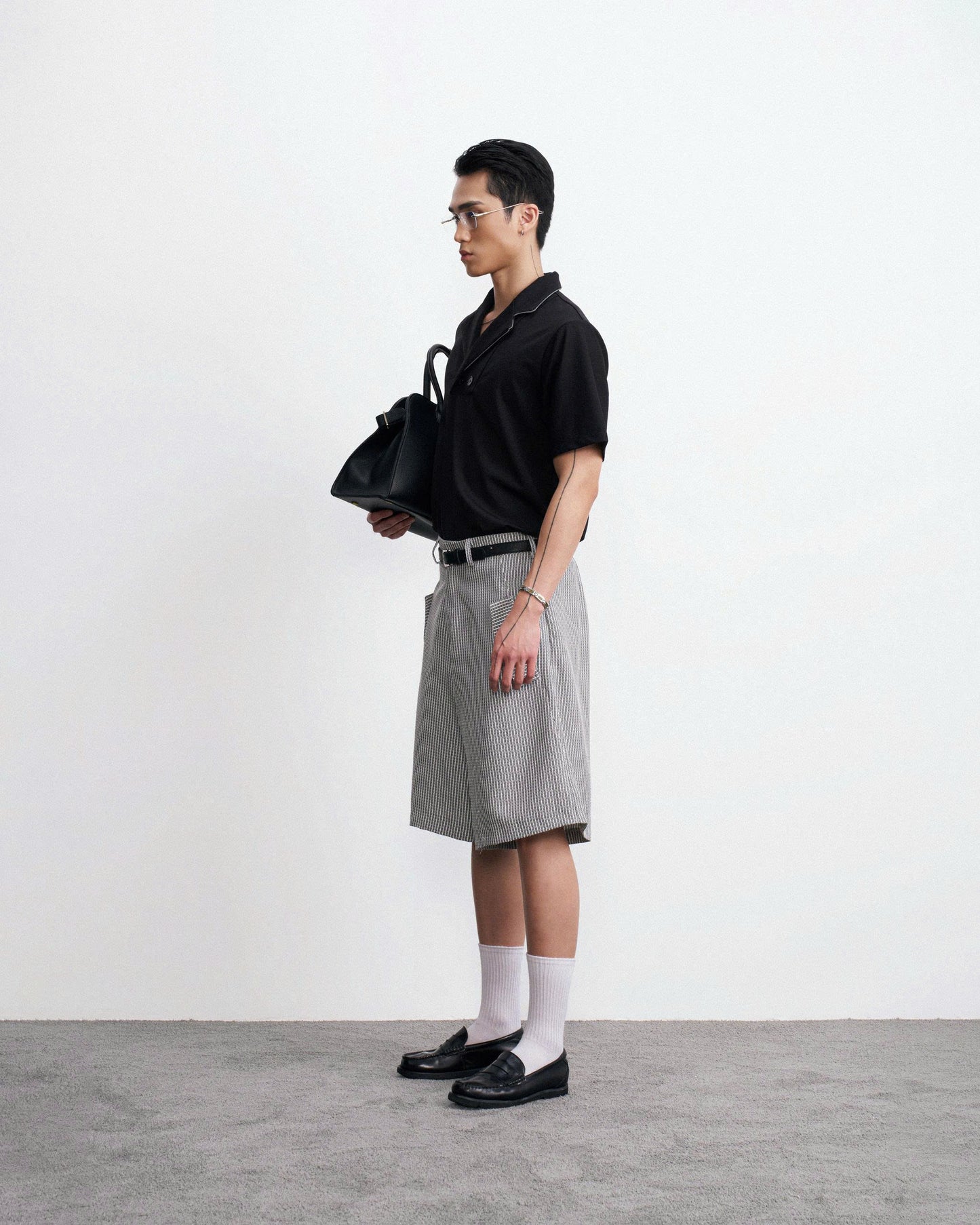 Áo cổ vest ngắn tay đen - Noc Top